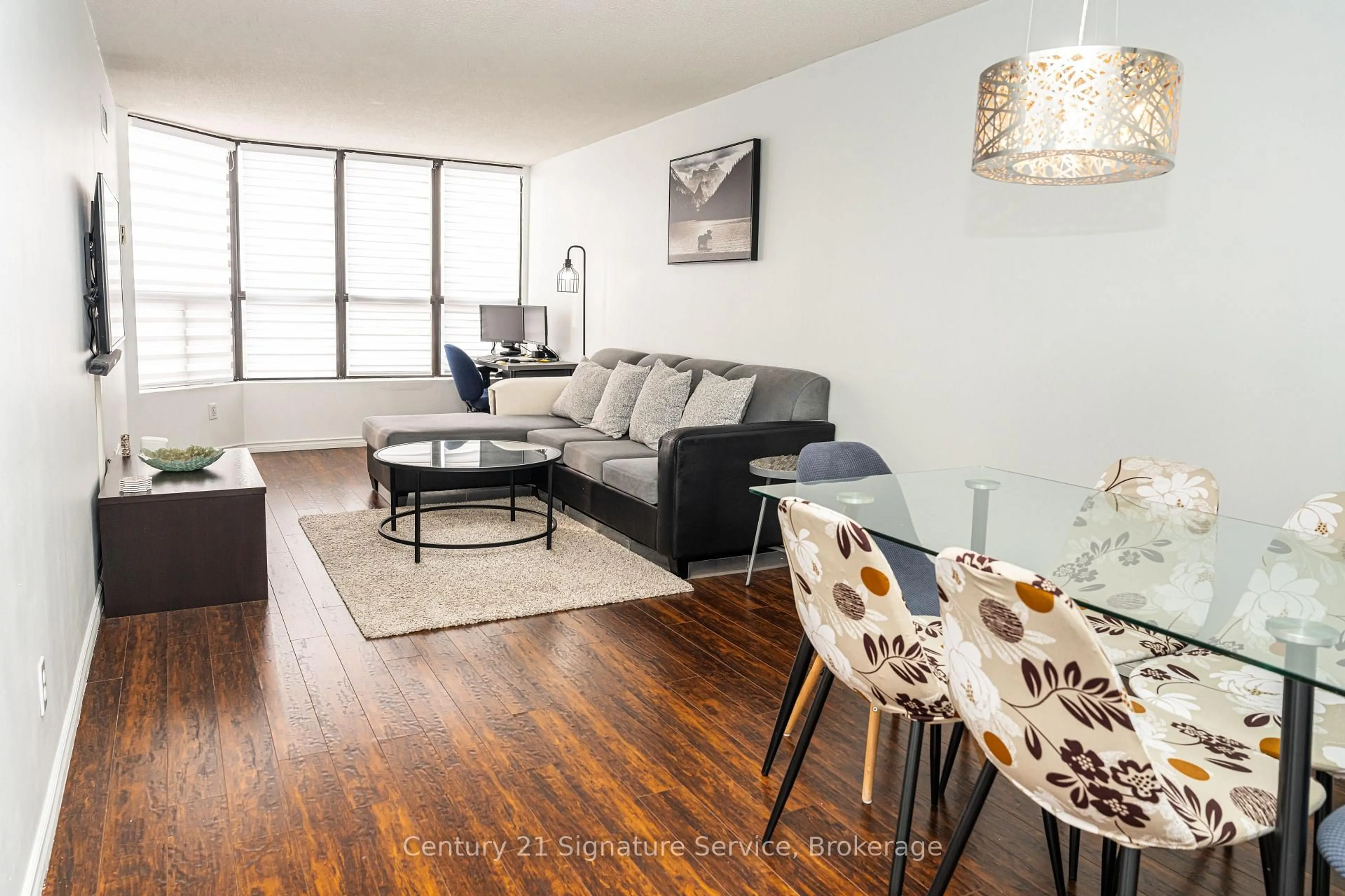 Living room with furniture, wood/laminate floor for 25 Agnes St #504, Mississauga Ontario L5B 3X7