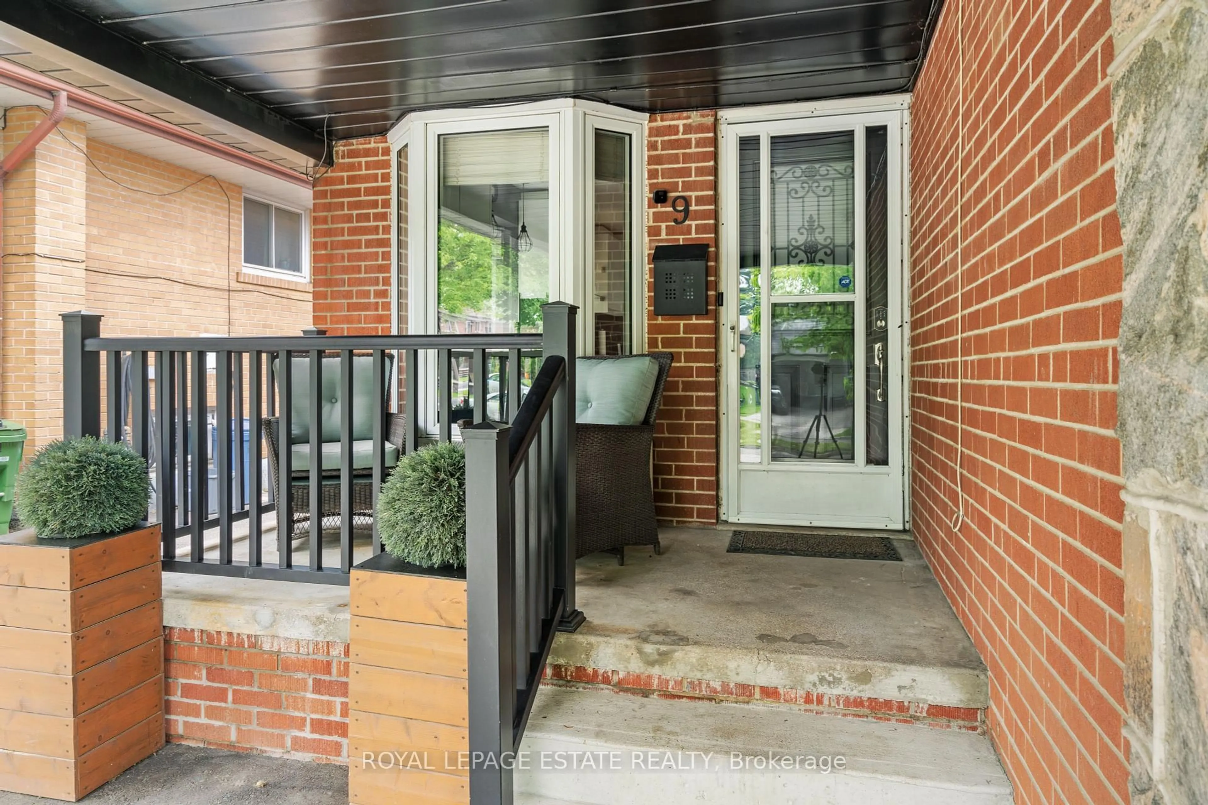 Indoor entryway for 9 Dixington Cres, Toronto Ontario M9P 2K3