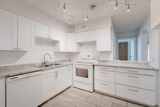 Additional property image - 5280 Lakeshore Rd Unit 205