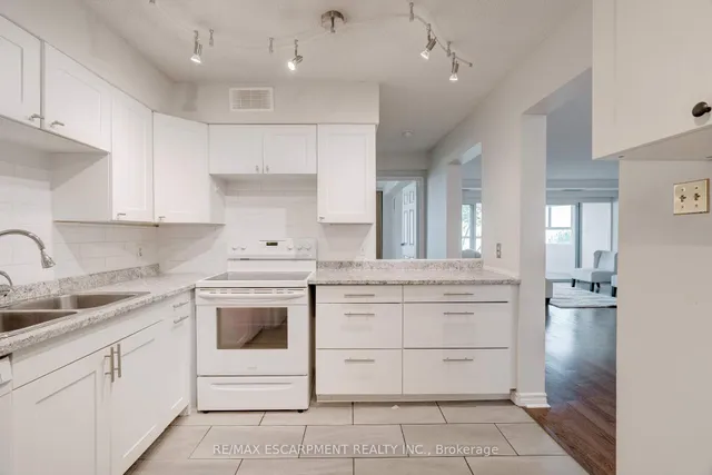 Additional property image - 5280 Lakeshore Rd Unit 205