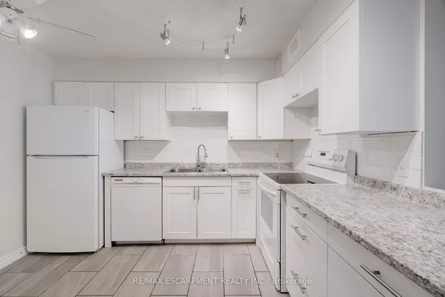 Additional property image - 5280 Lakeshore Rd Unit 205