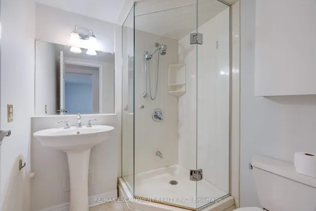 Additional property image - 5280 Lakeshore Rd Unit 205