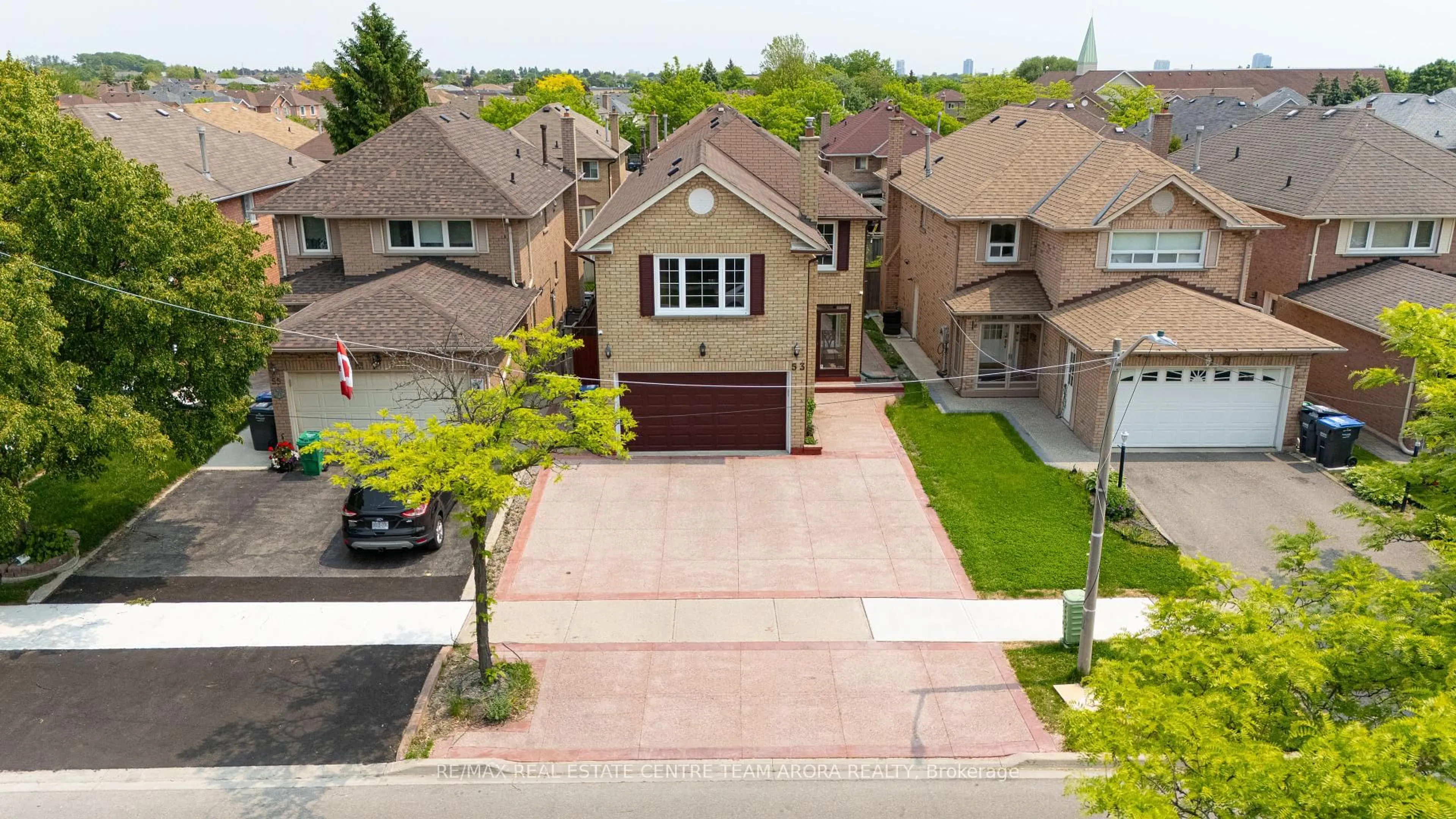 A pic from outside/outdoor area/front of a property/back of a property/a pic from drone, street for 53 Cheviot Cres, Brampton Ontario L6Z 4G8