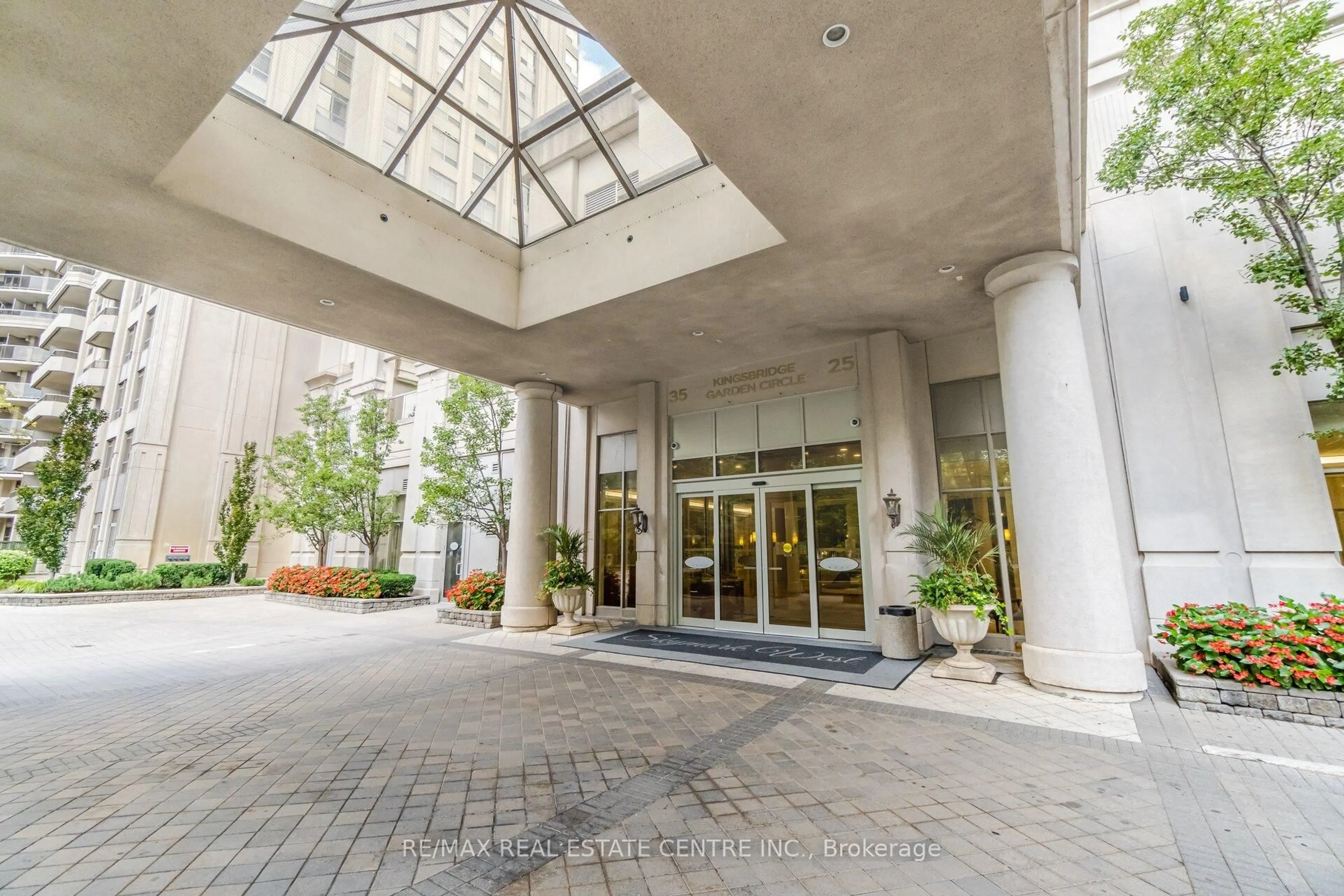 Lobby for 35 Kingsbridge Garden Circ #514, Mississauga Ontario L5R 3Z5
