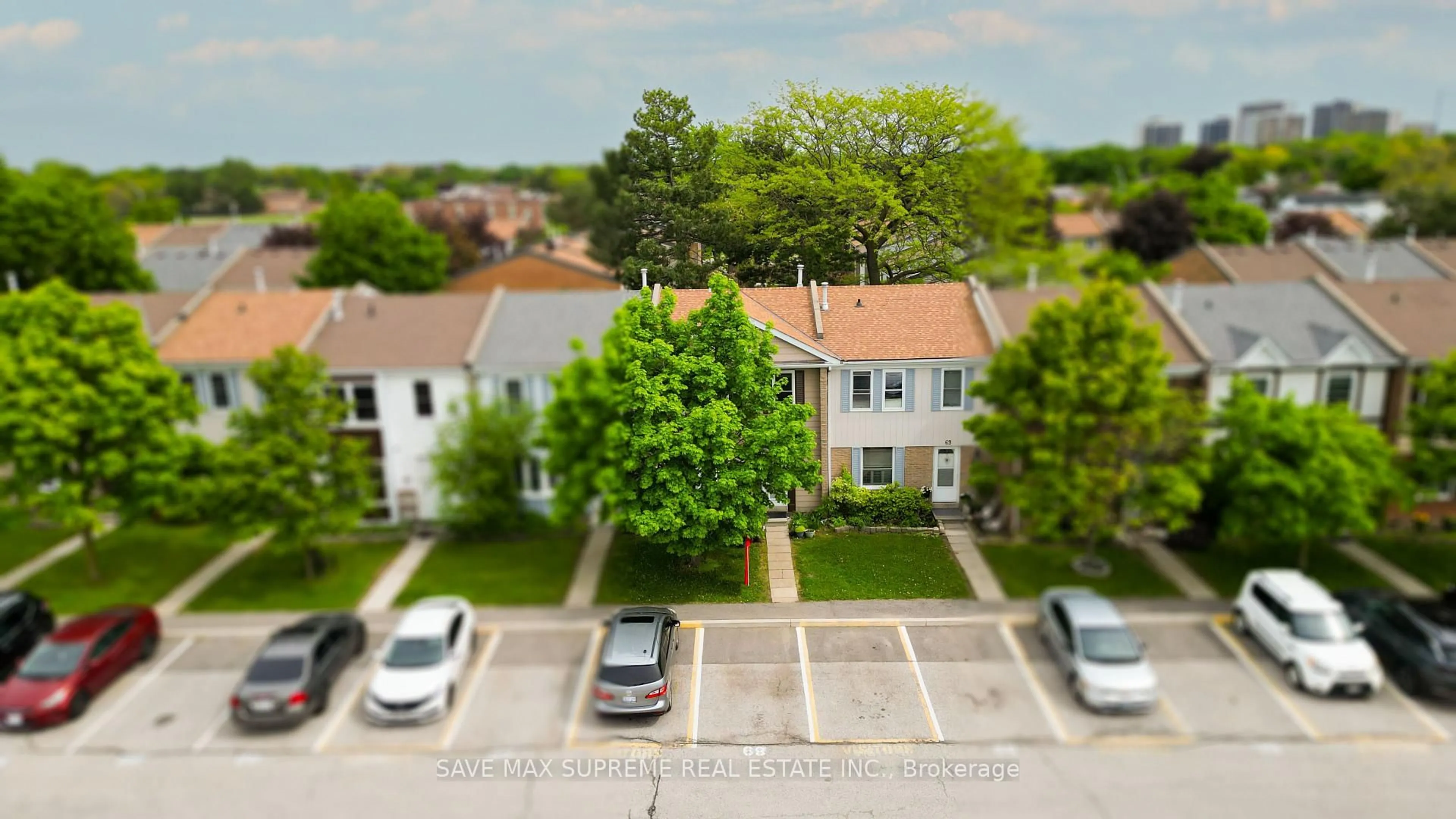 A pic from outside/outdoor area/front of a property/back of a property/a pic from drone, street for 1020 Central Park Dr #68, Brampton Ontario L6S 3J5