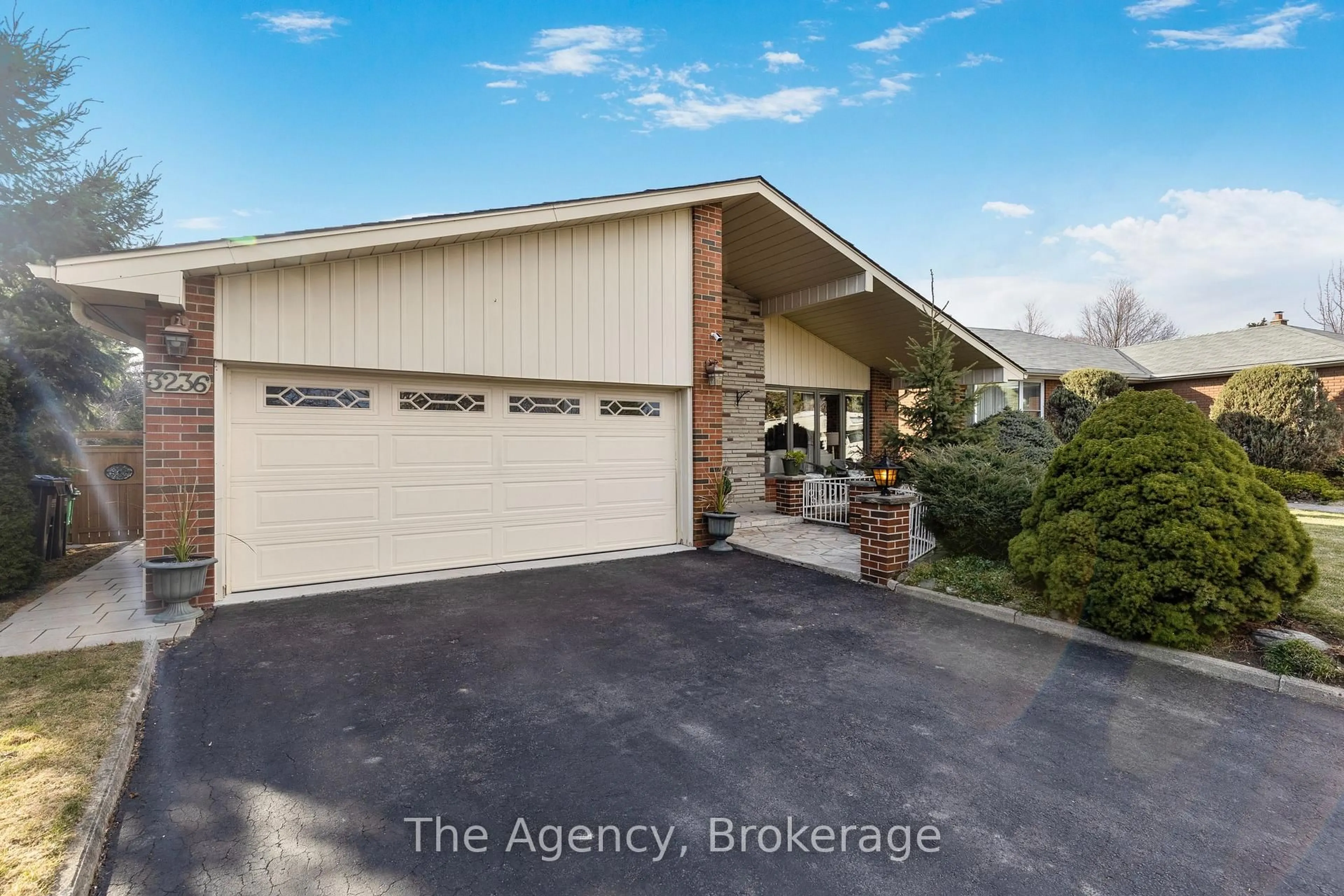 Unknown for 3236 Cedartree Cres, Mississauga Ontario L4Y 3G3