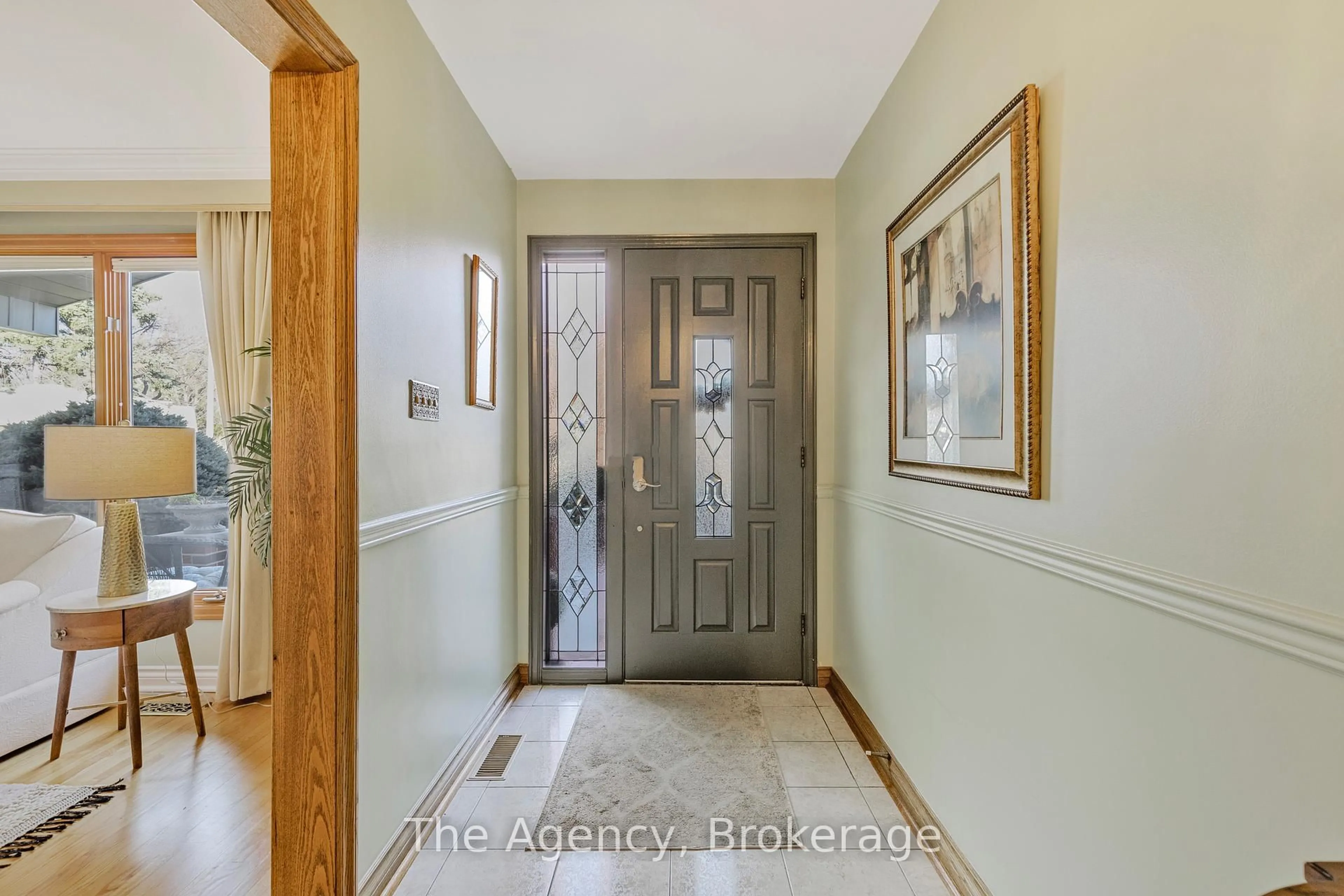 Indoor entryway for 3236 Cedartree Cres, Mississauga Ontario L4Y 3G3