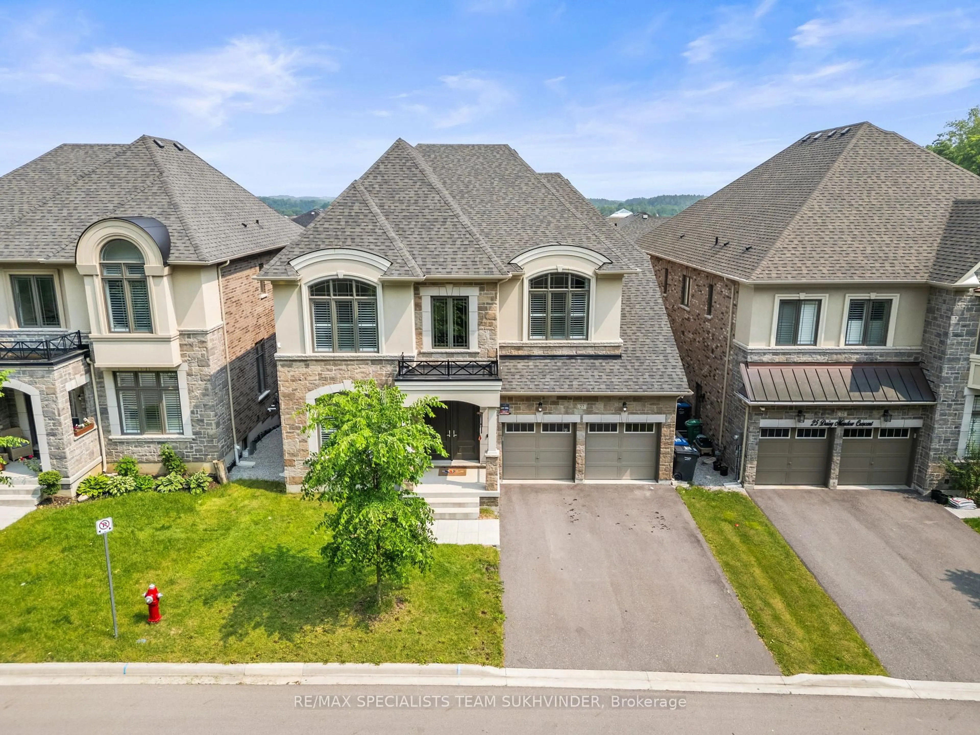 A pic from outside/outdoor area/front of a property/back of a property/a pic from drone, unknown for 27 Daisy Meadow Cres, Caledon Ontario L7C 4G4