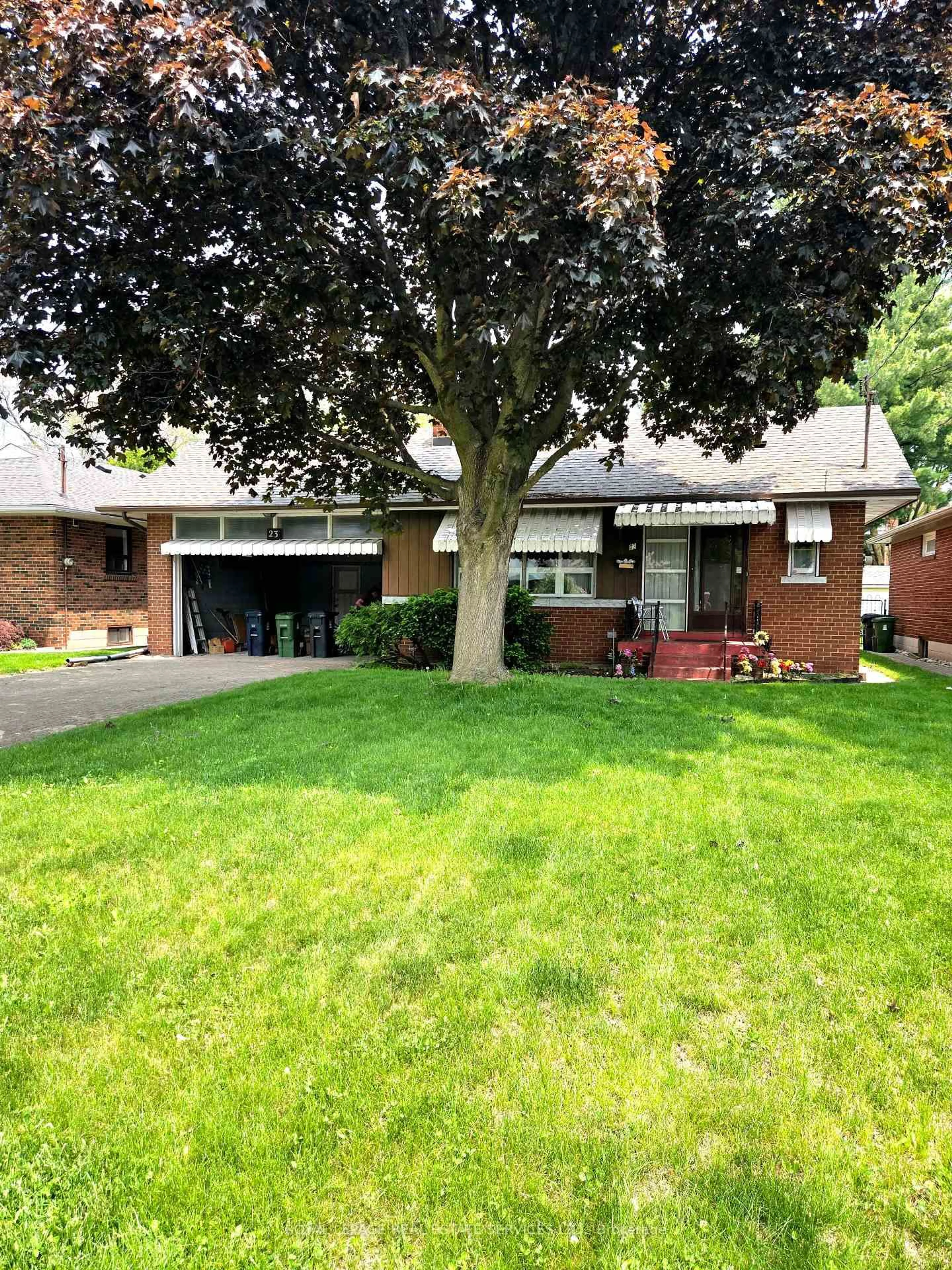 A pic from outside/outdoor area/front of a property/back of a property/a pic from drone, street for 23 Sevenoaks Ave, Toronto Ontario M8Z 3P6