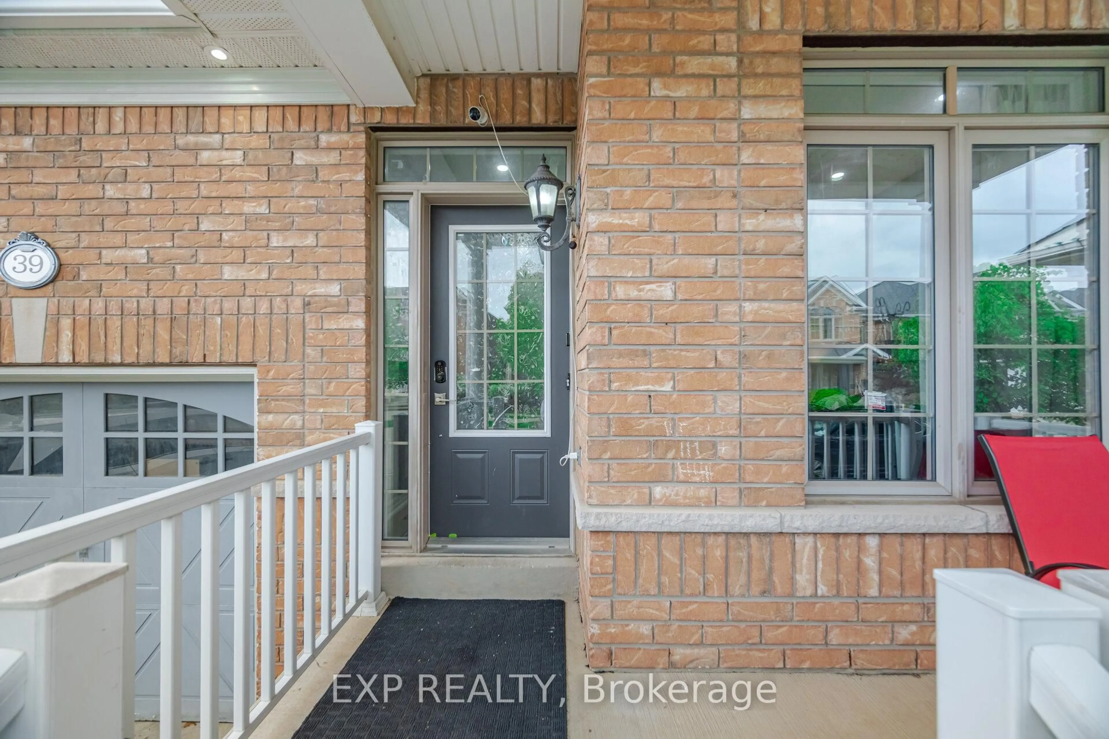 Indoor entryway for 39 Forbes Terr, Milton Ontario L9T 3X3