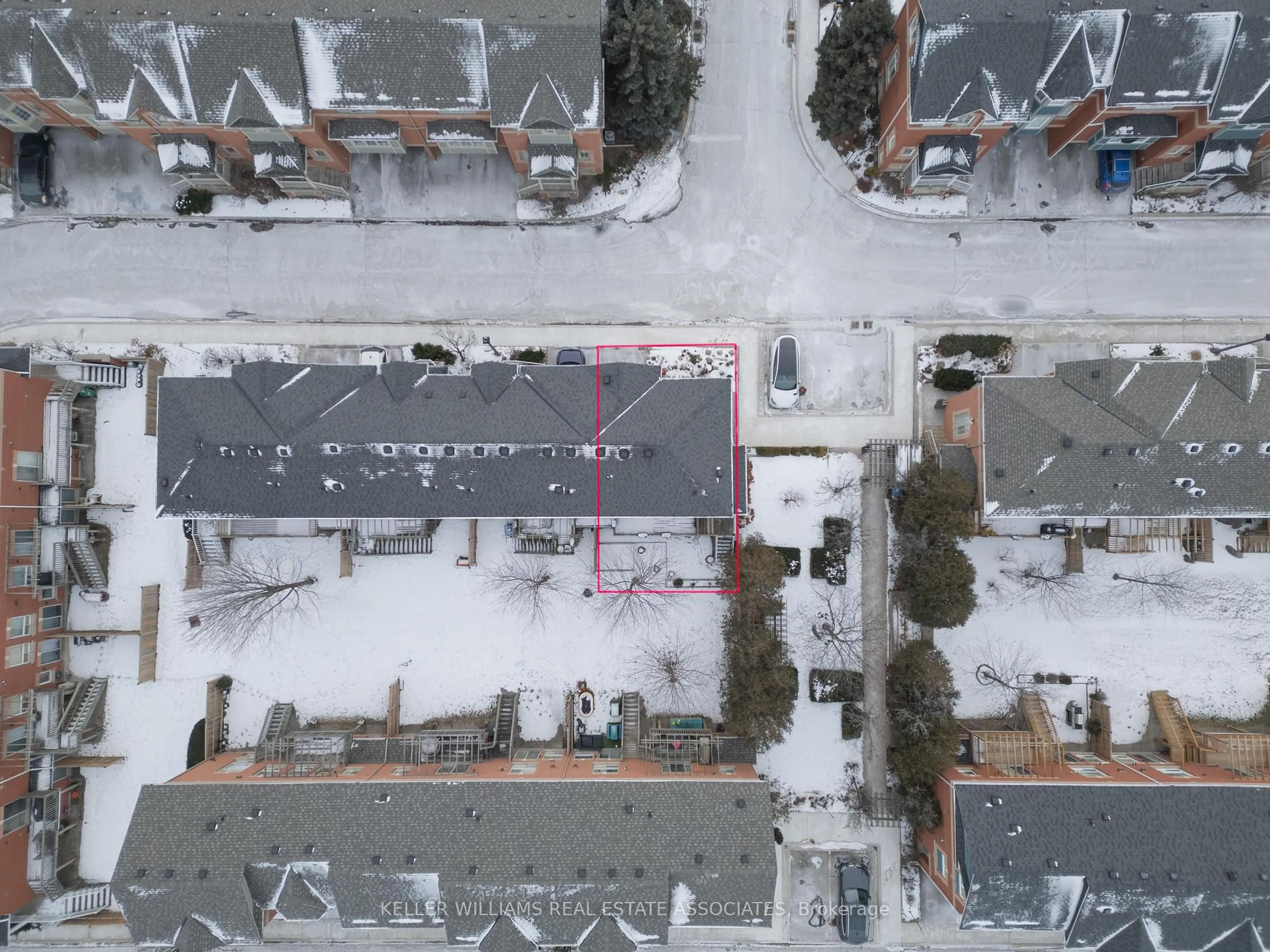 A pic from outside/outdoor area/front of a property/back of a property/a pic from drone, street for 5031 East Mill Rd #1, Mississauga Ontario L5V 2M5