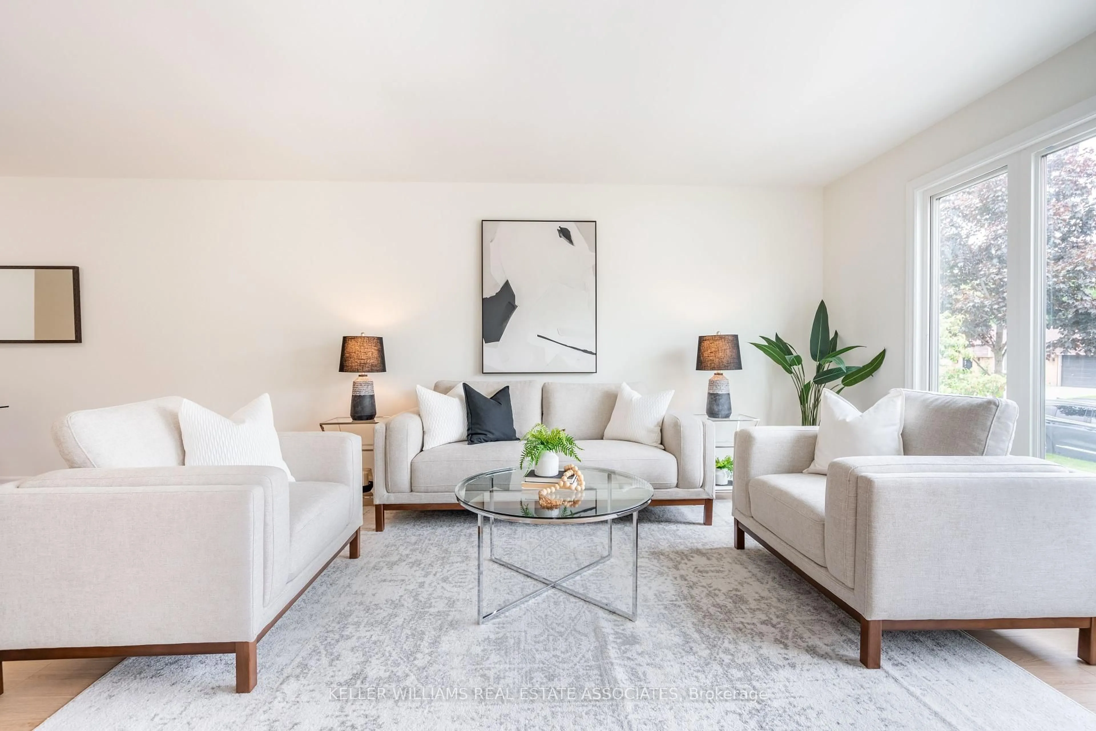 Living room with furniture, unknown for 3348 Hannibal Rd, Burlington Ontario L7M 1R7