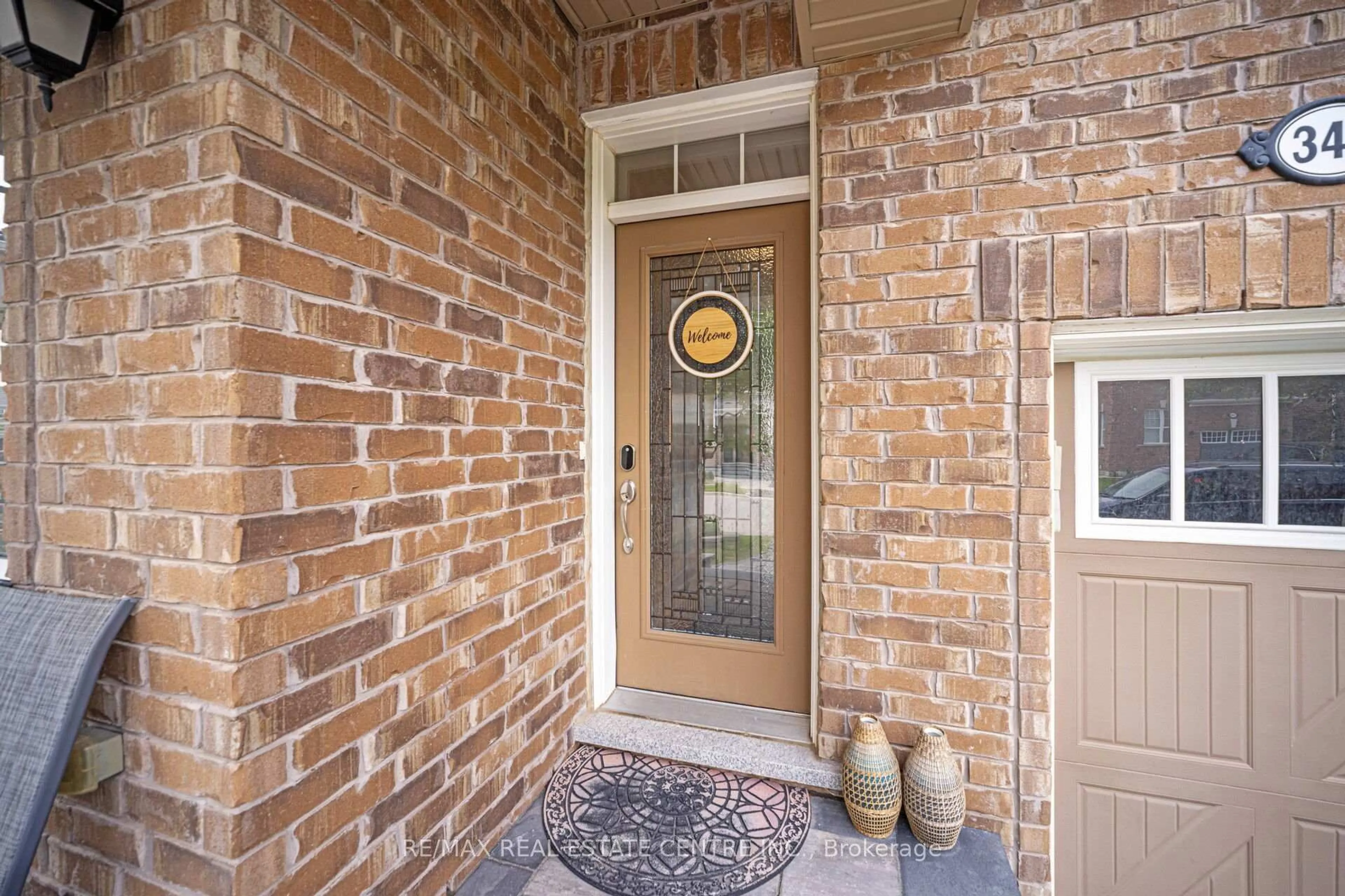 Indoor entryway for 343 Emmett Landing, Milton Ontario L9E 0A6