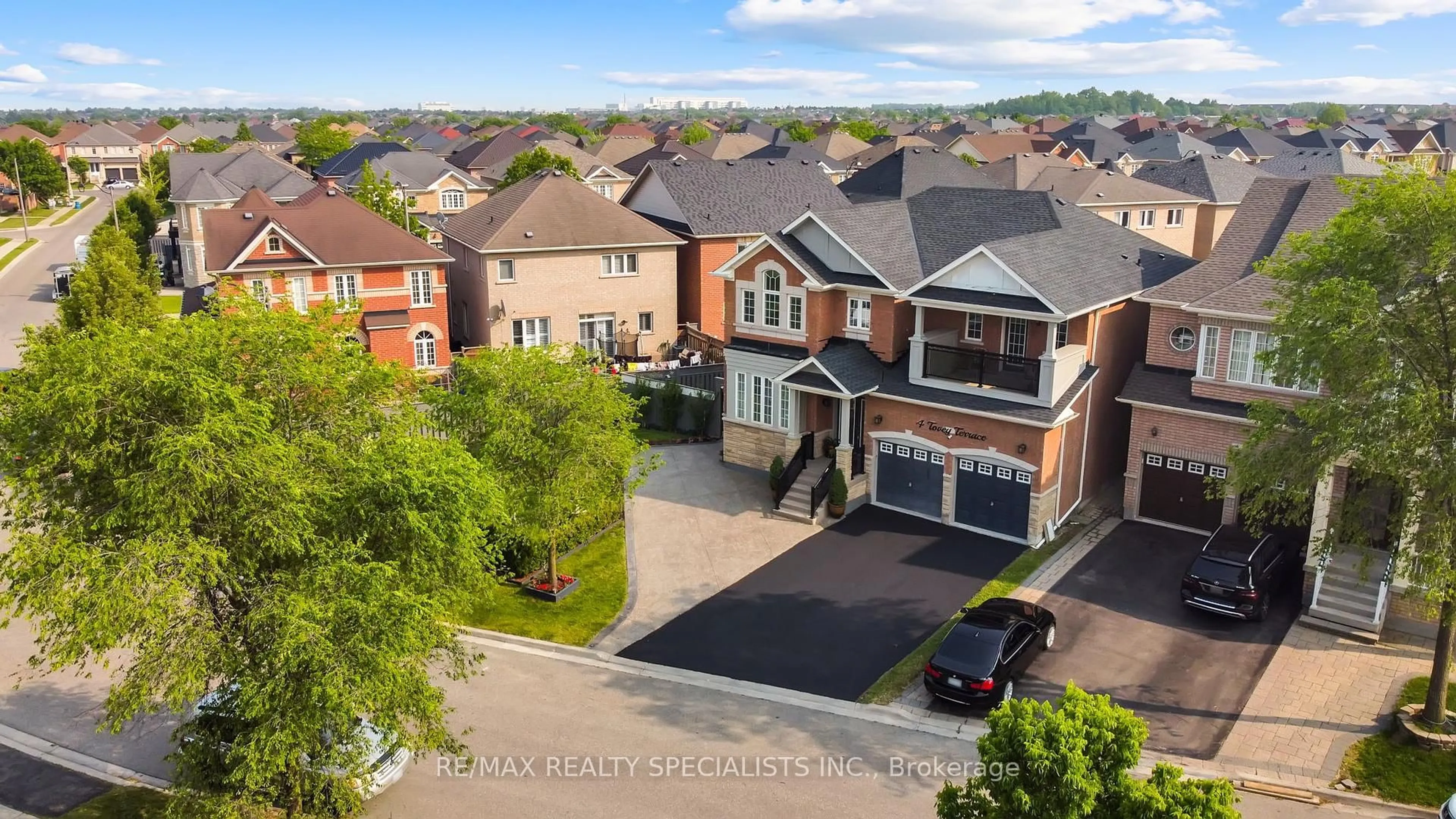 A pic from outside/outdoor area/front of a property/back of a property/a pic from drone, street for 4 Tovey Terr, Brampton Ontario L6R 3E6