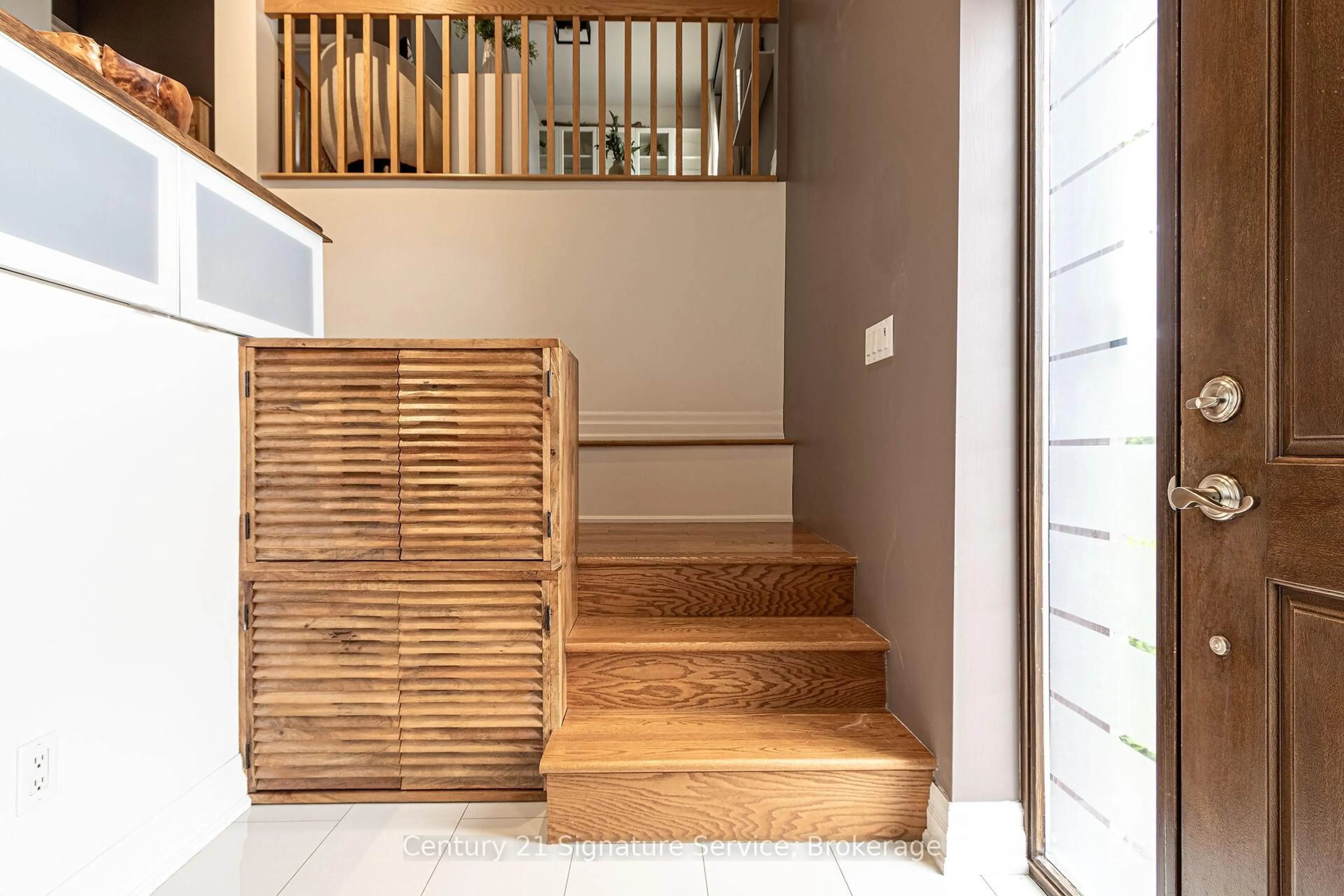 Indoor entryway for 24 Joymar Dr, Mississauga Ontario L5M 1E9