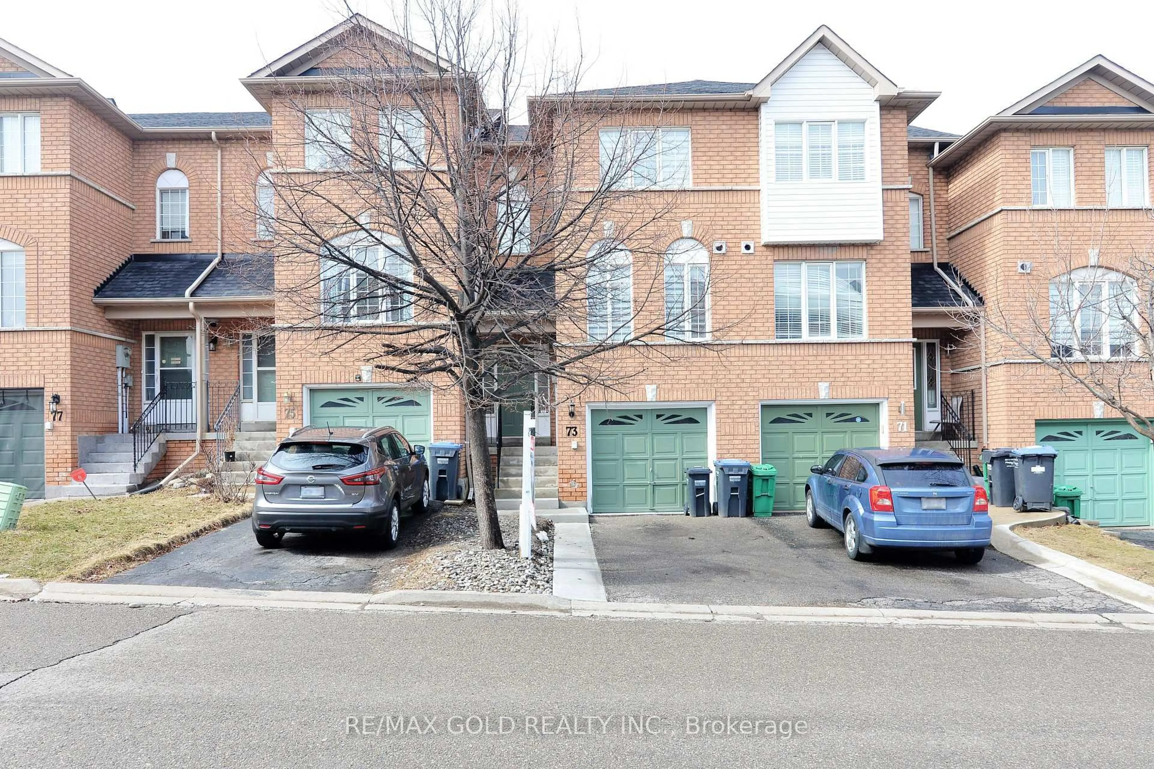 A pic from outside/outdoor area/front of a property/back of a property/a pic from drone, street for 57 Brickyard Way #73, Brampton Ontario L6V 4M3