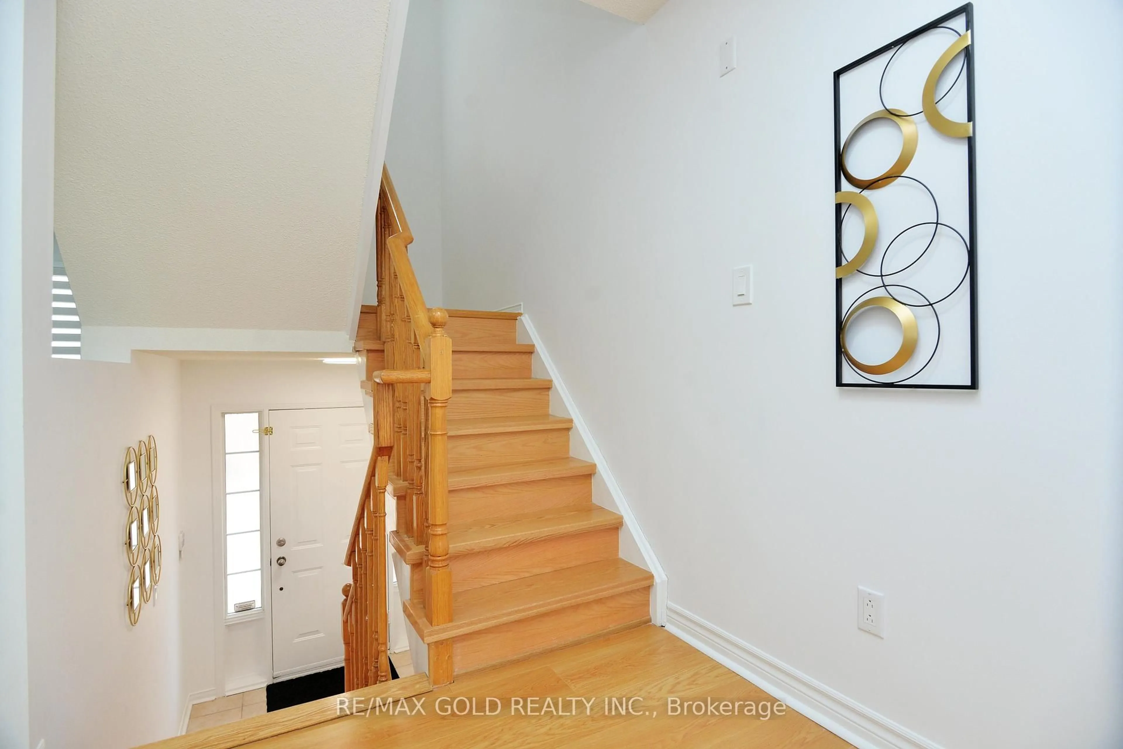 Indoor entryway for 57 Brickyard Way #73, Brampton Ontario L6V 4M3