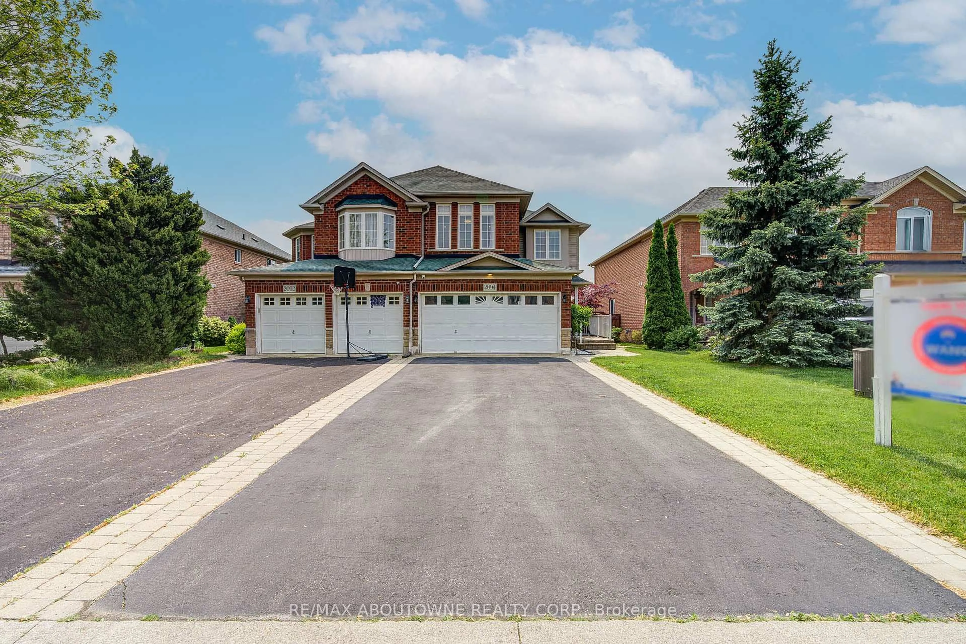 Home with brick exterior material, street for 2094 Redstone Cres, Oakville Ontario L6M 5B1