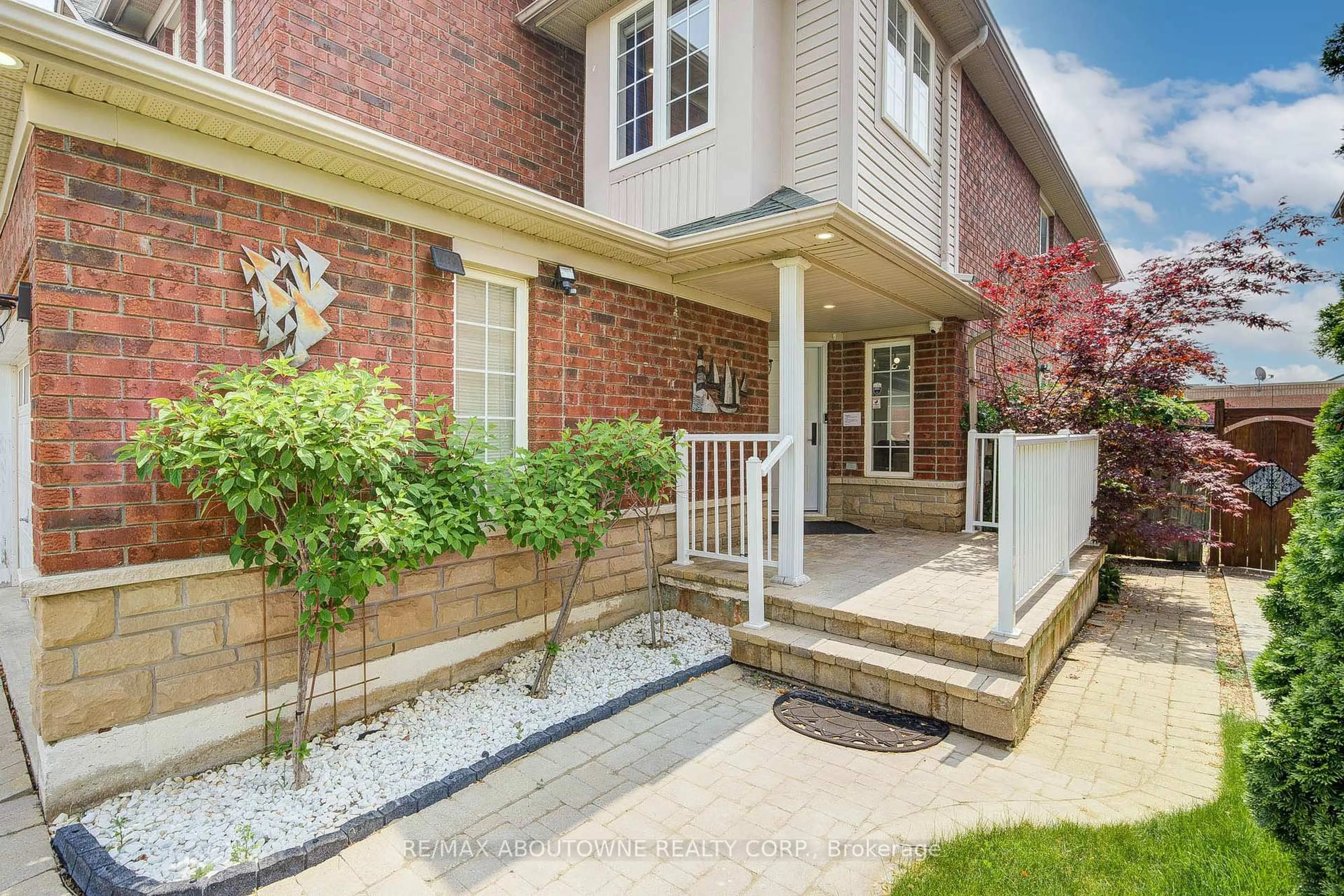 Home with brick exterior material, street for 2094 Redstone Cres, Oakville Ontario L6M 5B1