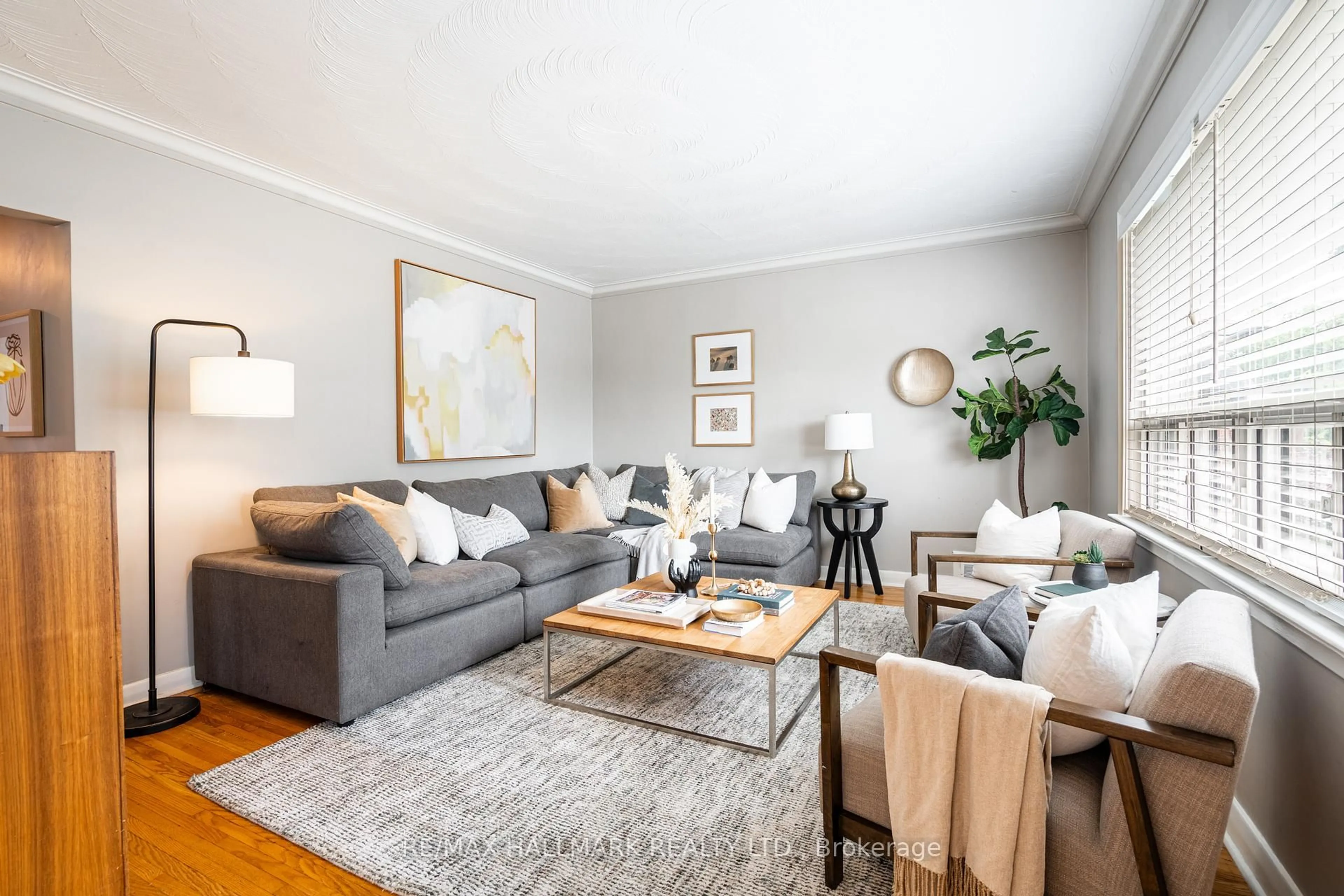 Living room with furniture, unknown for 41 Treeview Dr, Toronto Ontario M8W 4C1