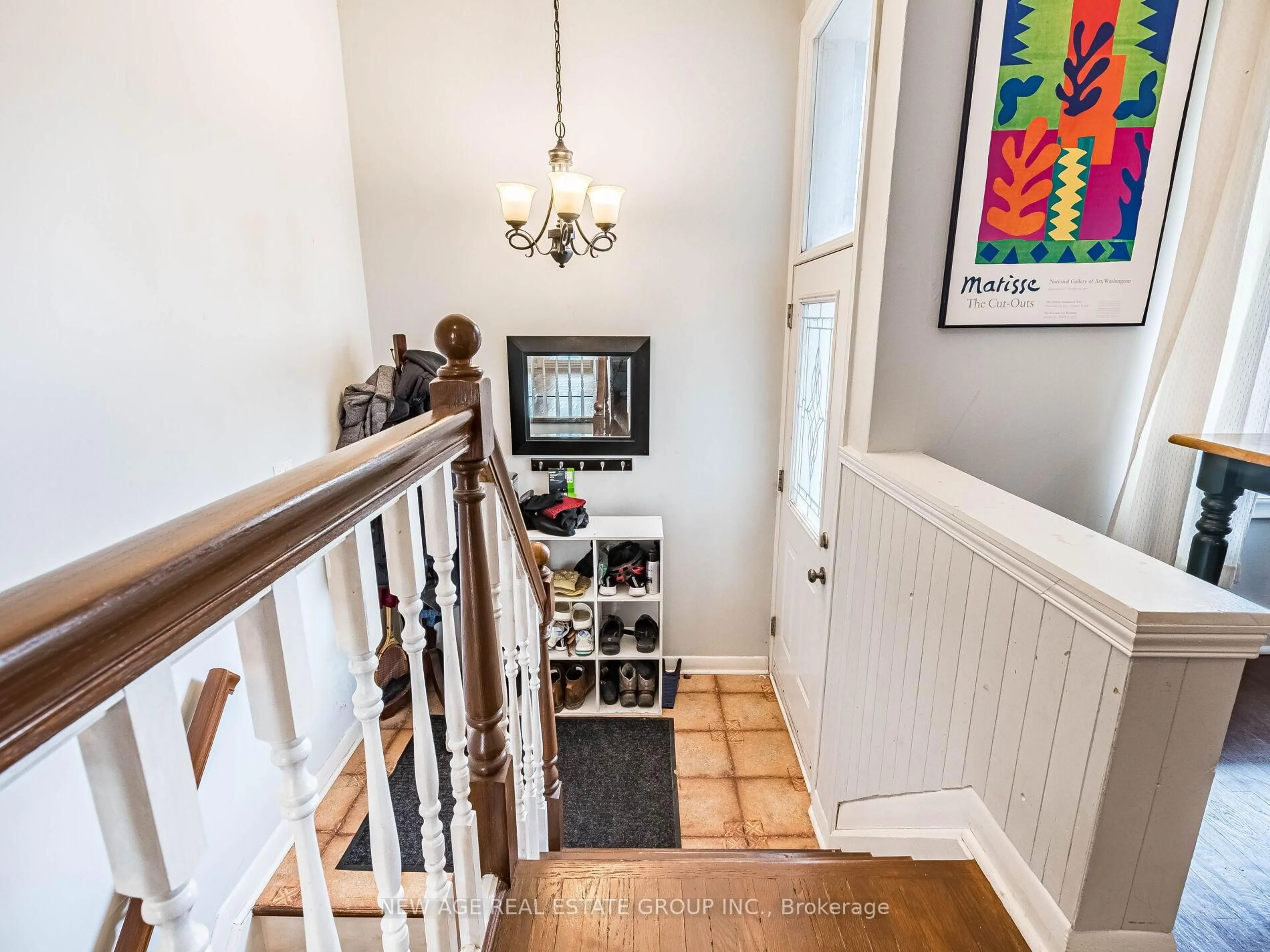 Indoor entryway for 1234 Bridge Rd, Oakville Ontario L6L 2C1