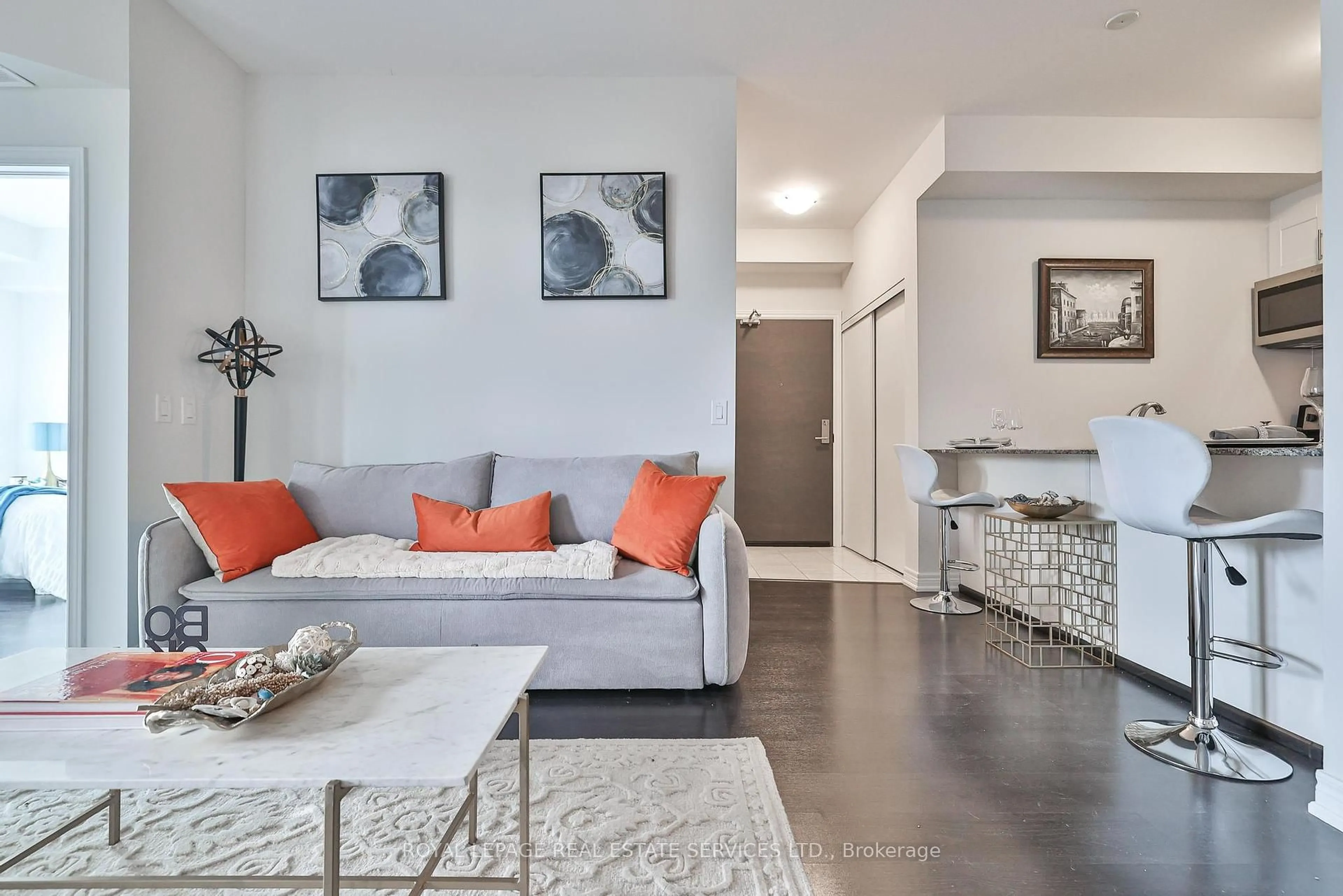 Living room with furniture, unknown for 2393 Bronte Rd, Oakville Ontario L6M 1P5
