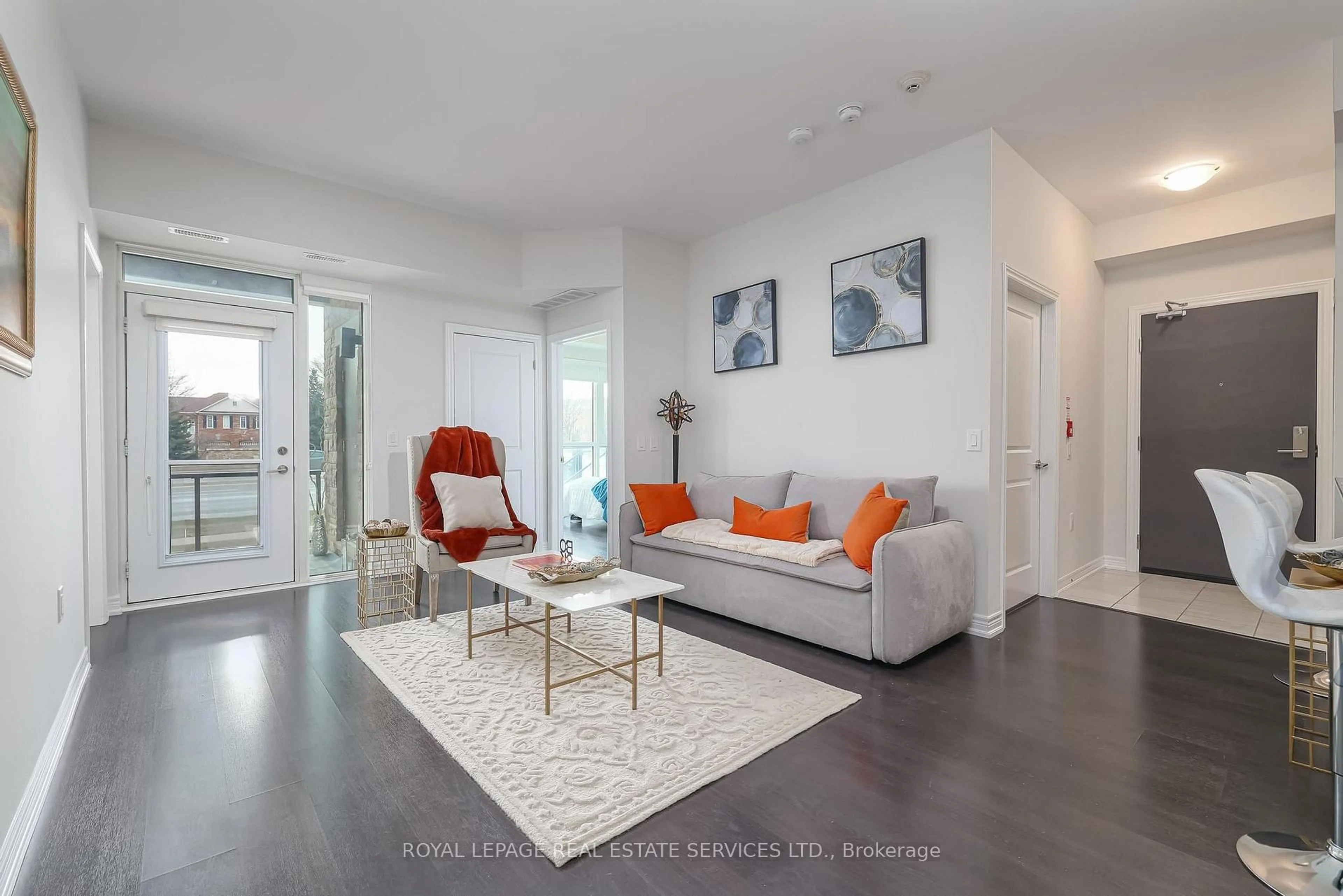 Living room with furniture, unknown for 2393 Bronte Rd, Oakville Ontario L6M 1P5