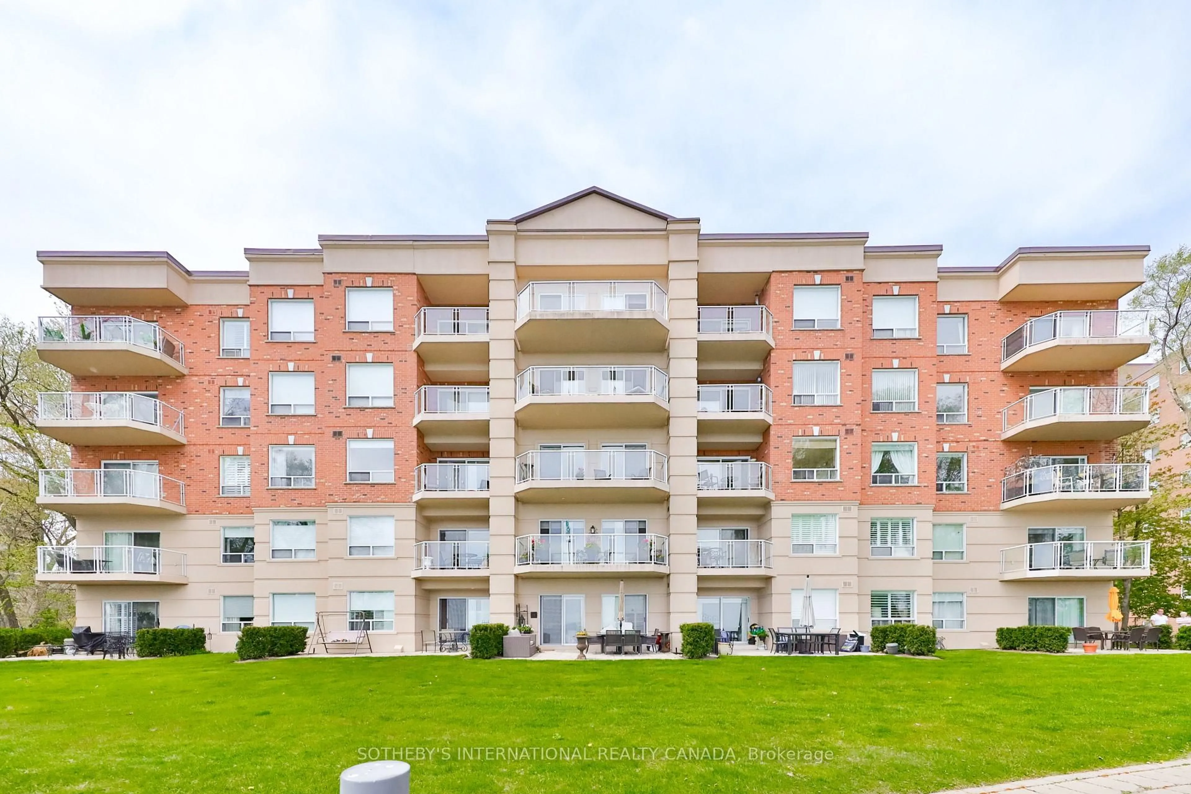Patio, building for 5194 Lakeshore Rd #102, Burlington Ontario L7L 6P5