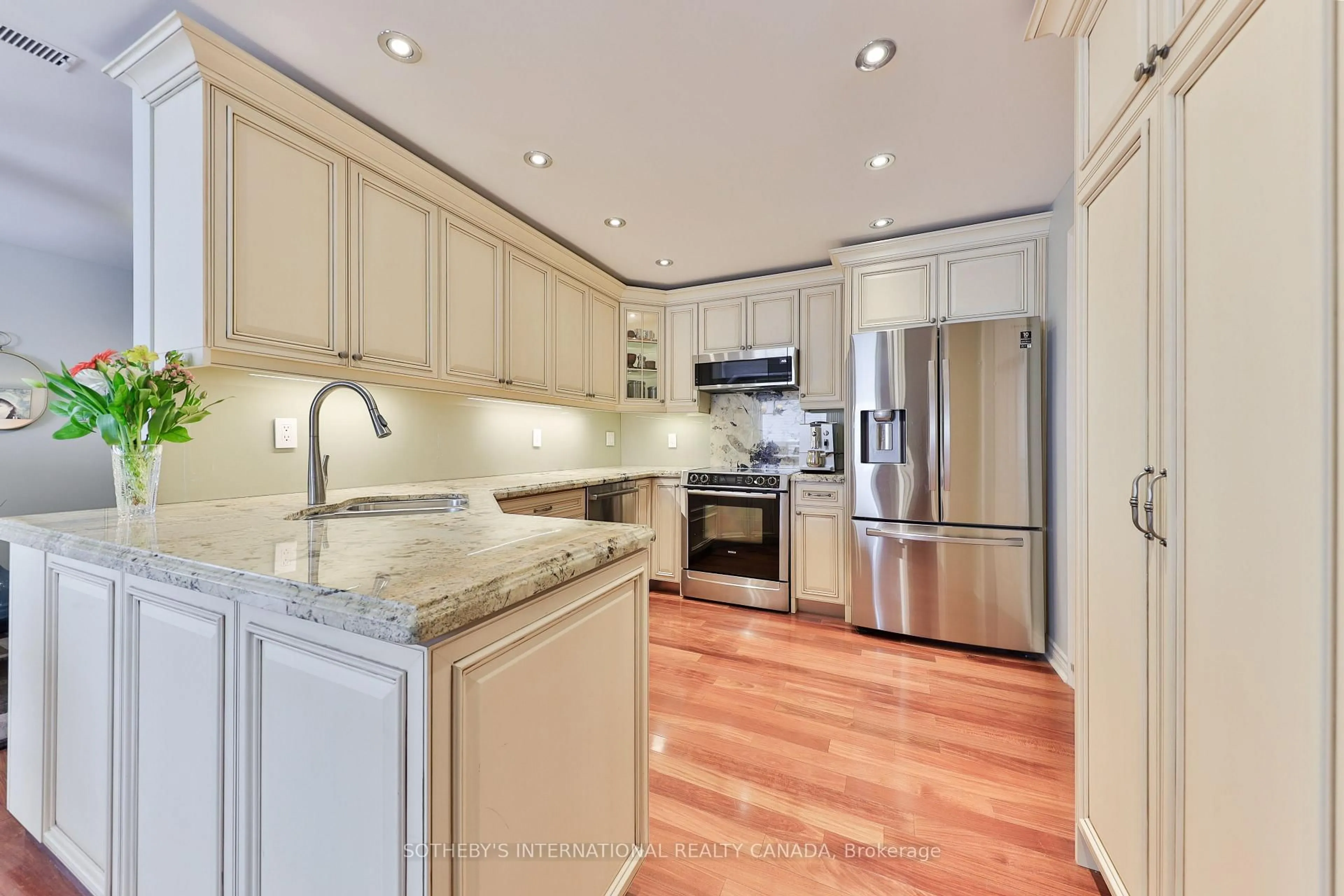 Open concept kitchen, unknown for 5194 Lakeshore Rd #102, Burlington Ontario L7L 6P5