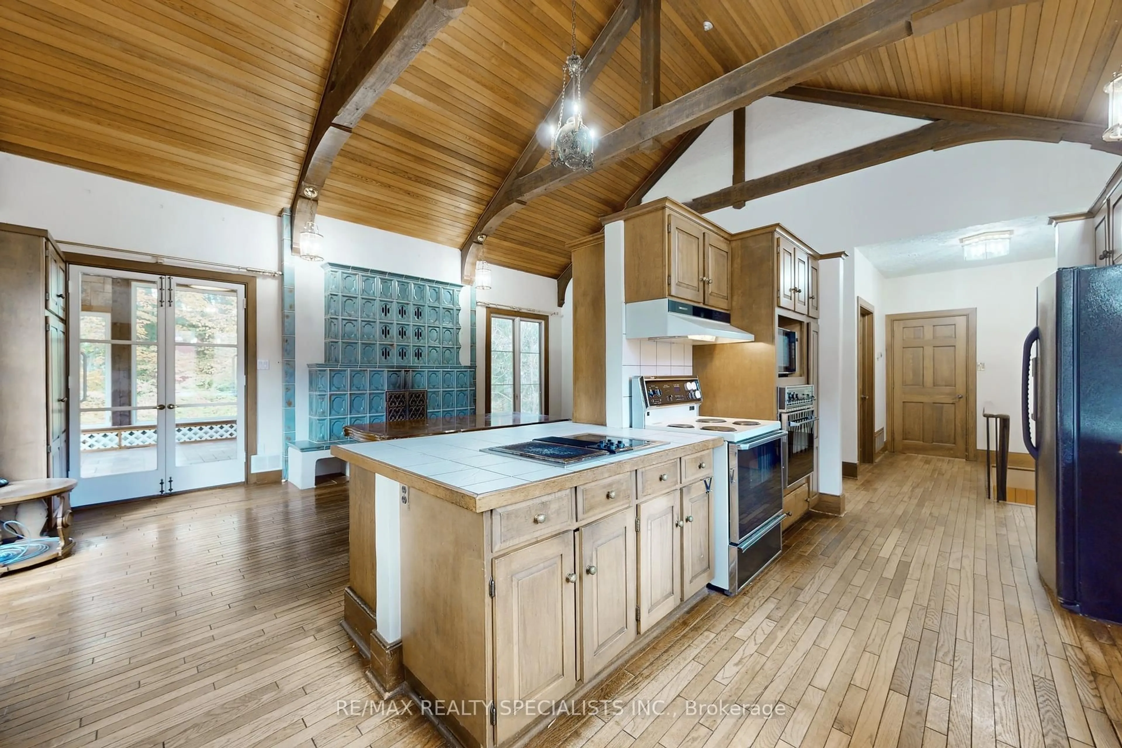 Open concept kitchen, unknown for 1251 Britannia Rd, Burlington Ontario L7P 0E7