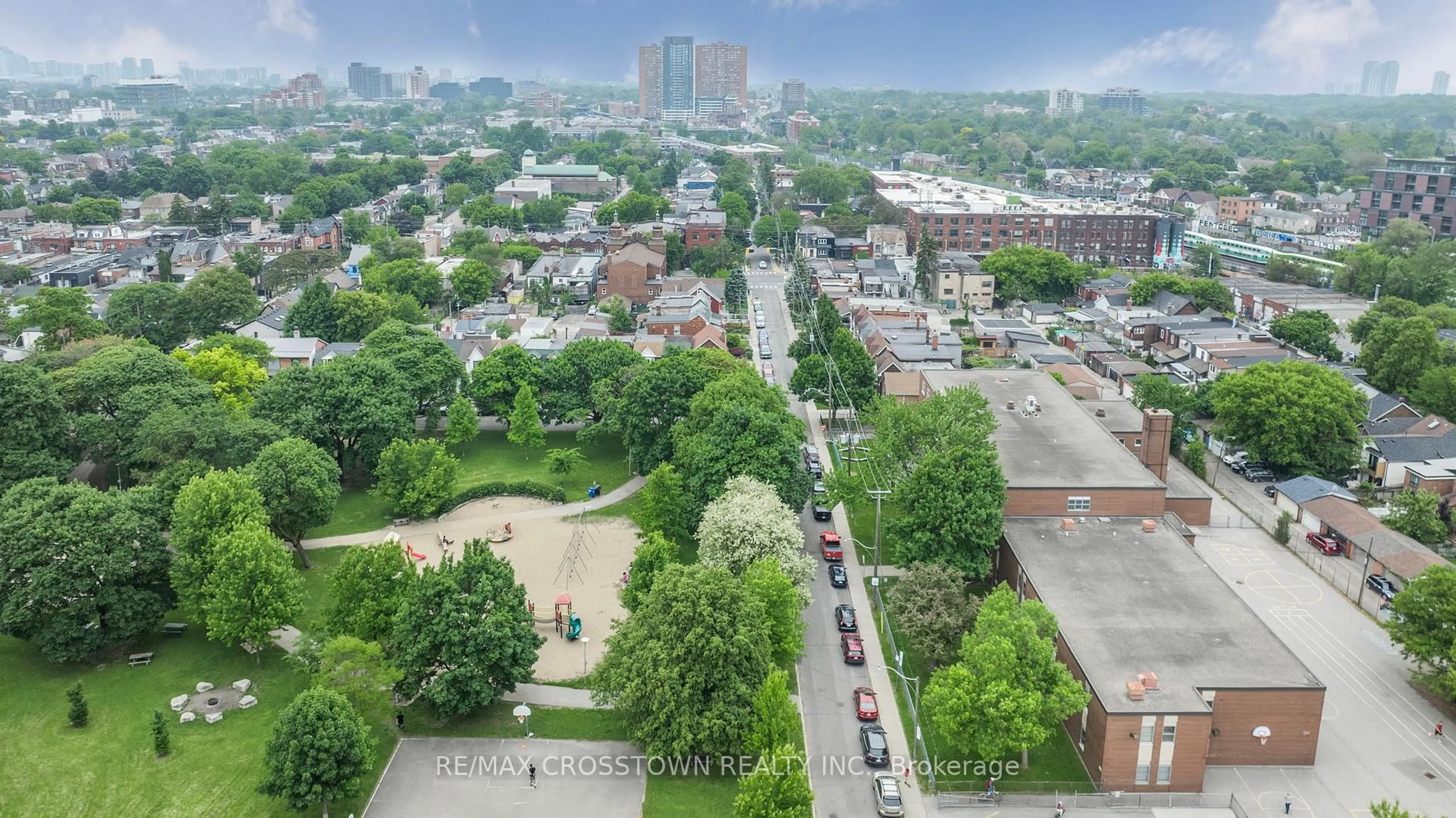 A pic from outside/outdoor area/front of a property/back of a property/a pic from drone, city buildings view from balcony for 35 Edith Ave, Toronto Ontario M6P 3T5
