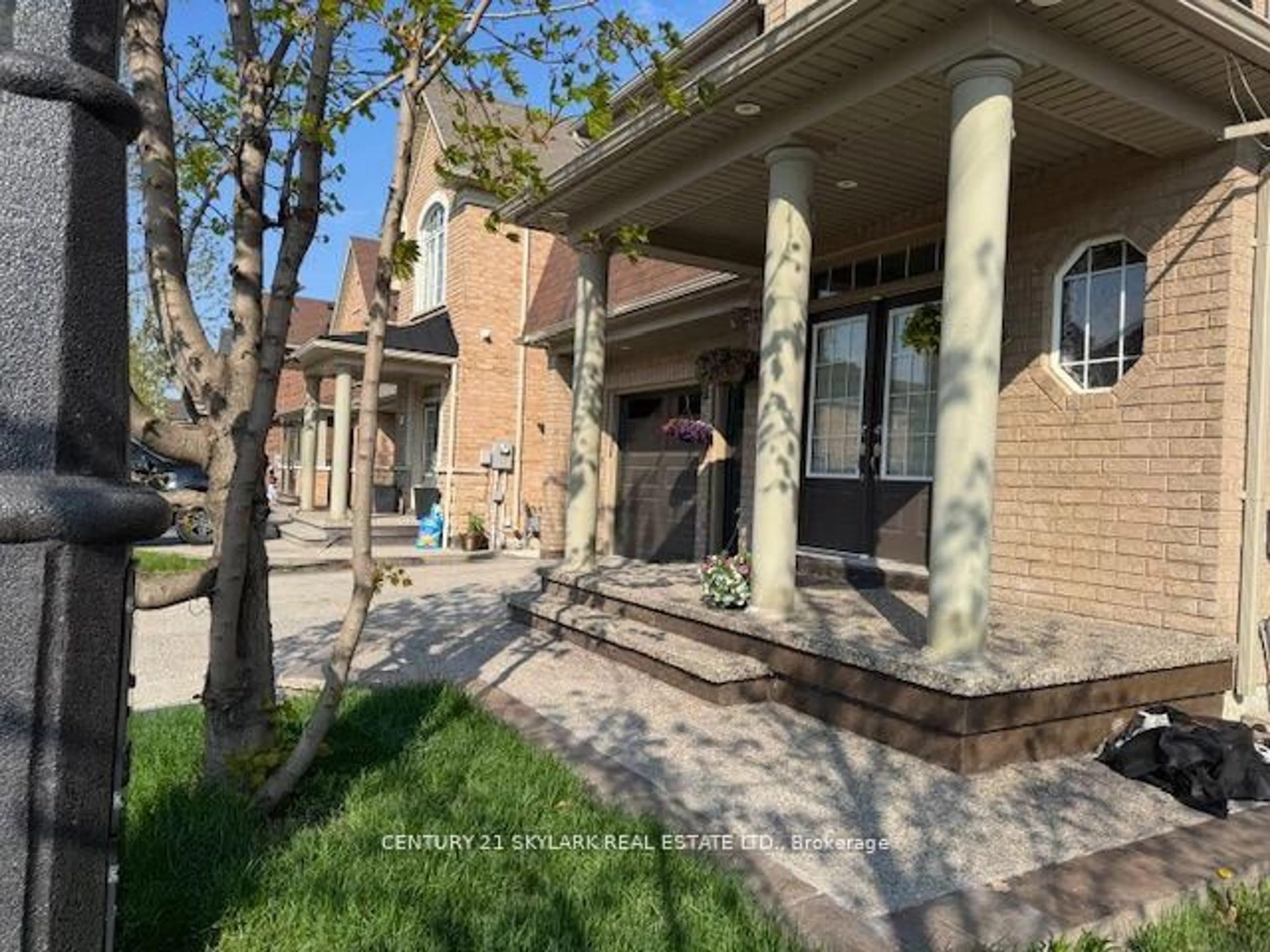 Home with brick exterior material, street for 197 Sussexvale Dr, Brampton Ontario L6R 3R1