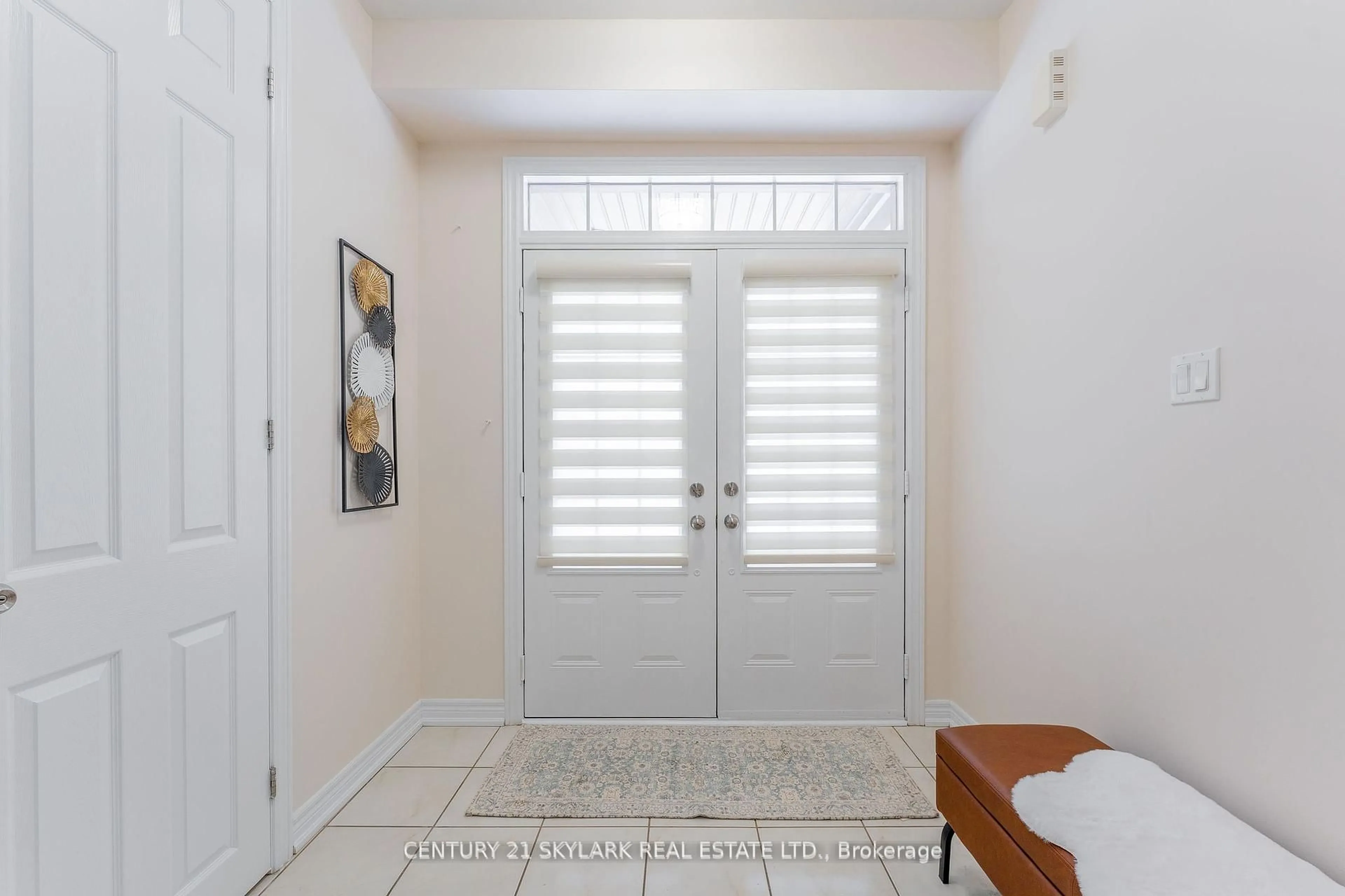 Indoor entryway for 197 Sussexvale Dr, Brampton Ontario L6R 3R1