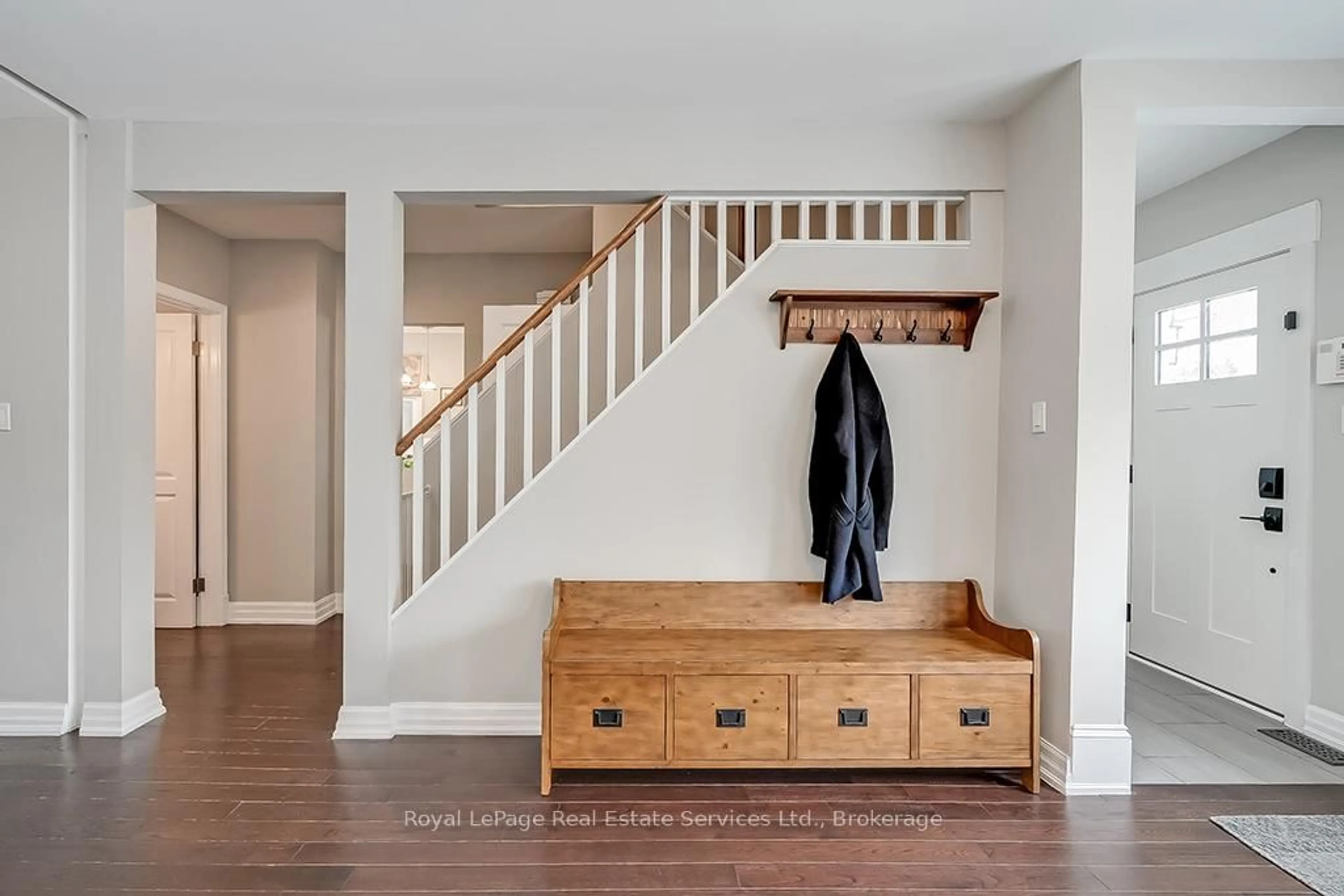 Indoor entryway for 247 Allan St, Oakville Ontario L6J 3P2