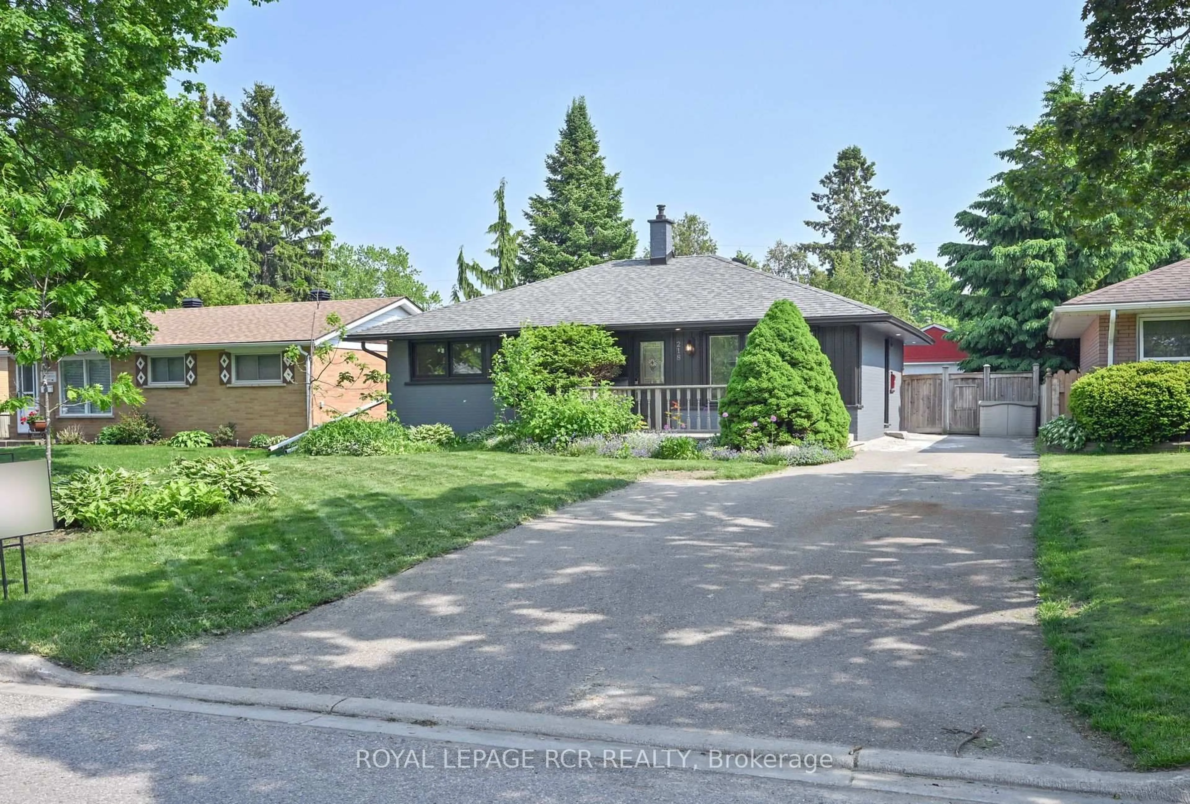 A pic from outside/outdoor area/front of a property/back of a property/a pic from drone, street for 218 Elizabeth St, Orangeville Ontario L9W 1C8