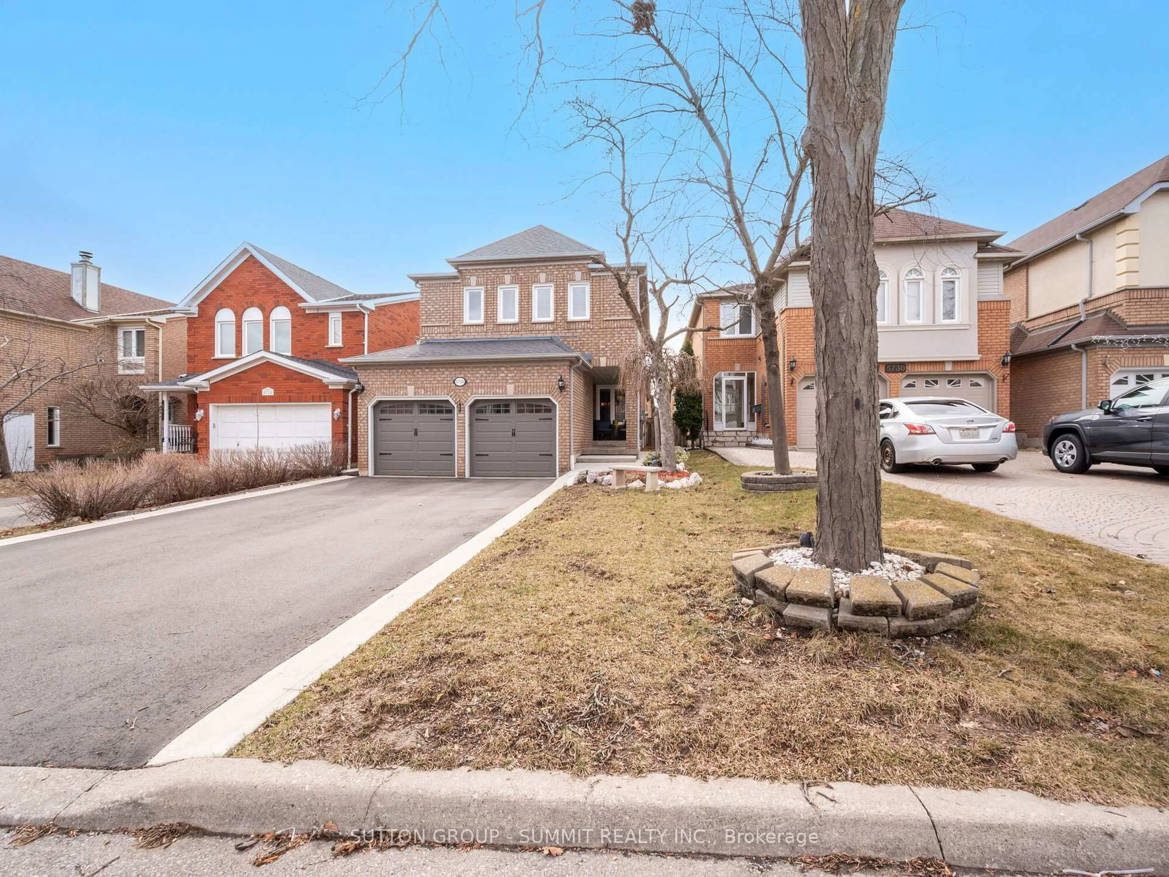 Home with brick exterior material, street for 5726 TAYSIDE Cres, Mississauga Ontario L5M 5J4