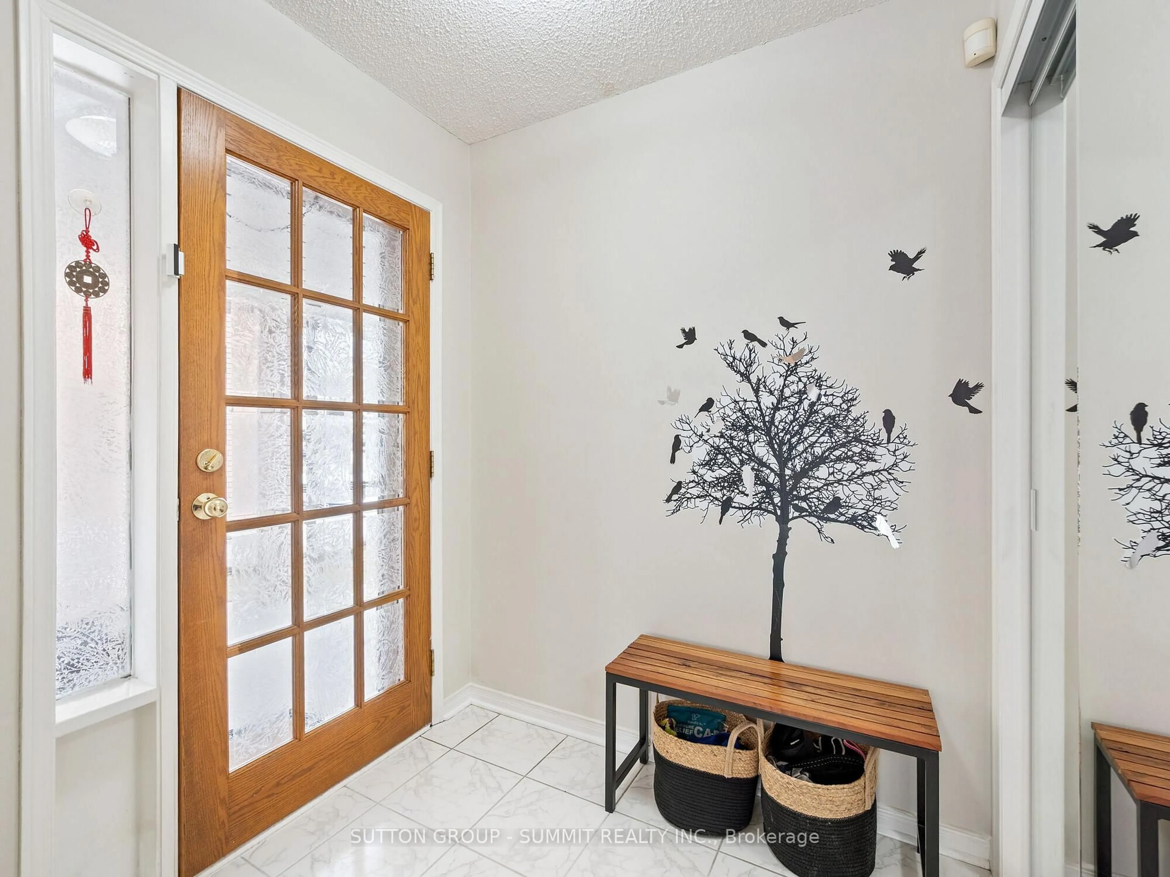 Indoor entryway for 5726 TAYSIDE Cres, Mississauga Ontario L5M 5J4