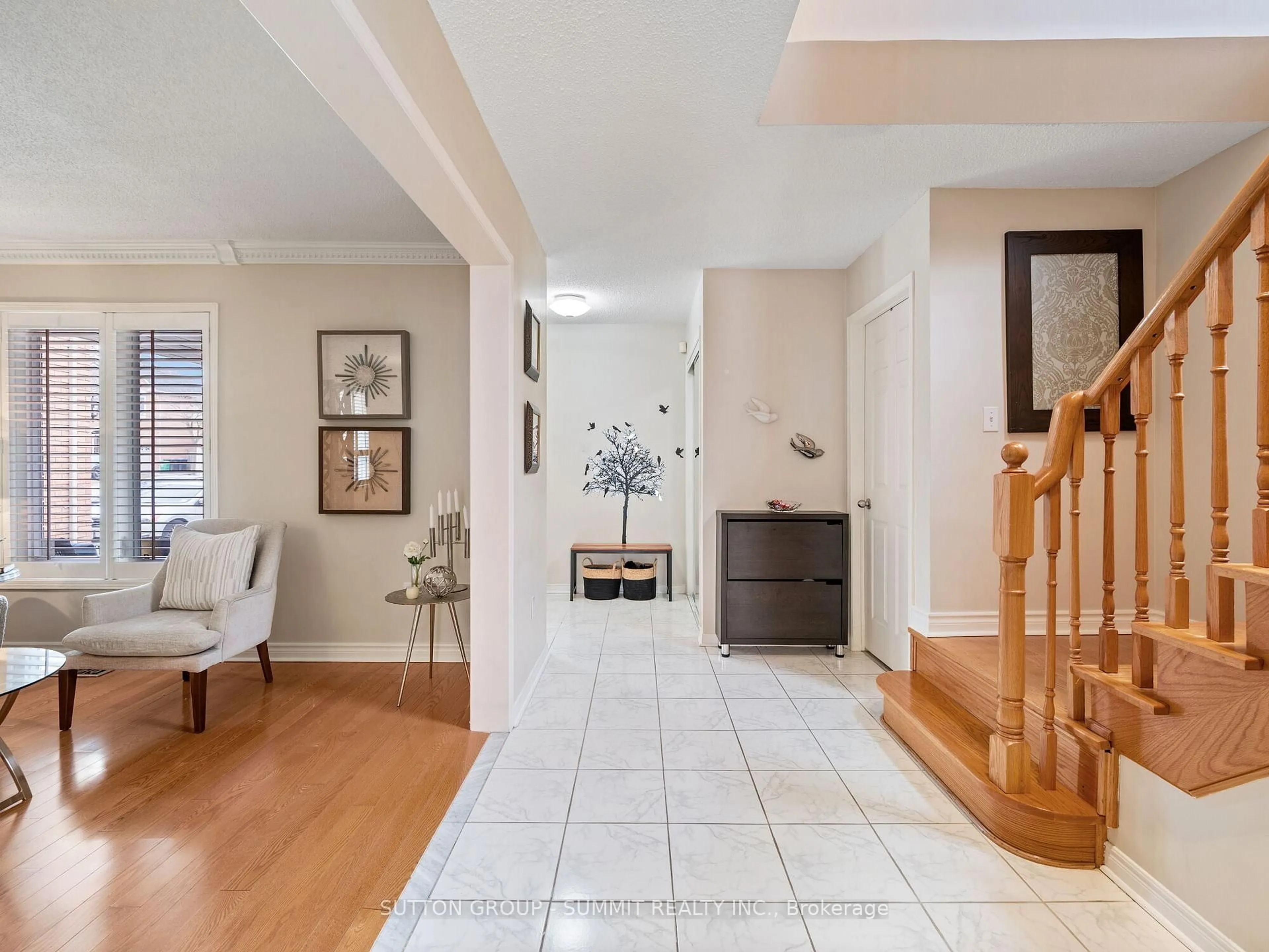 Indoor entryway for 5726 TAYSIDE Cres, Mississauga Ontario L5M 5J4