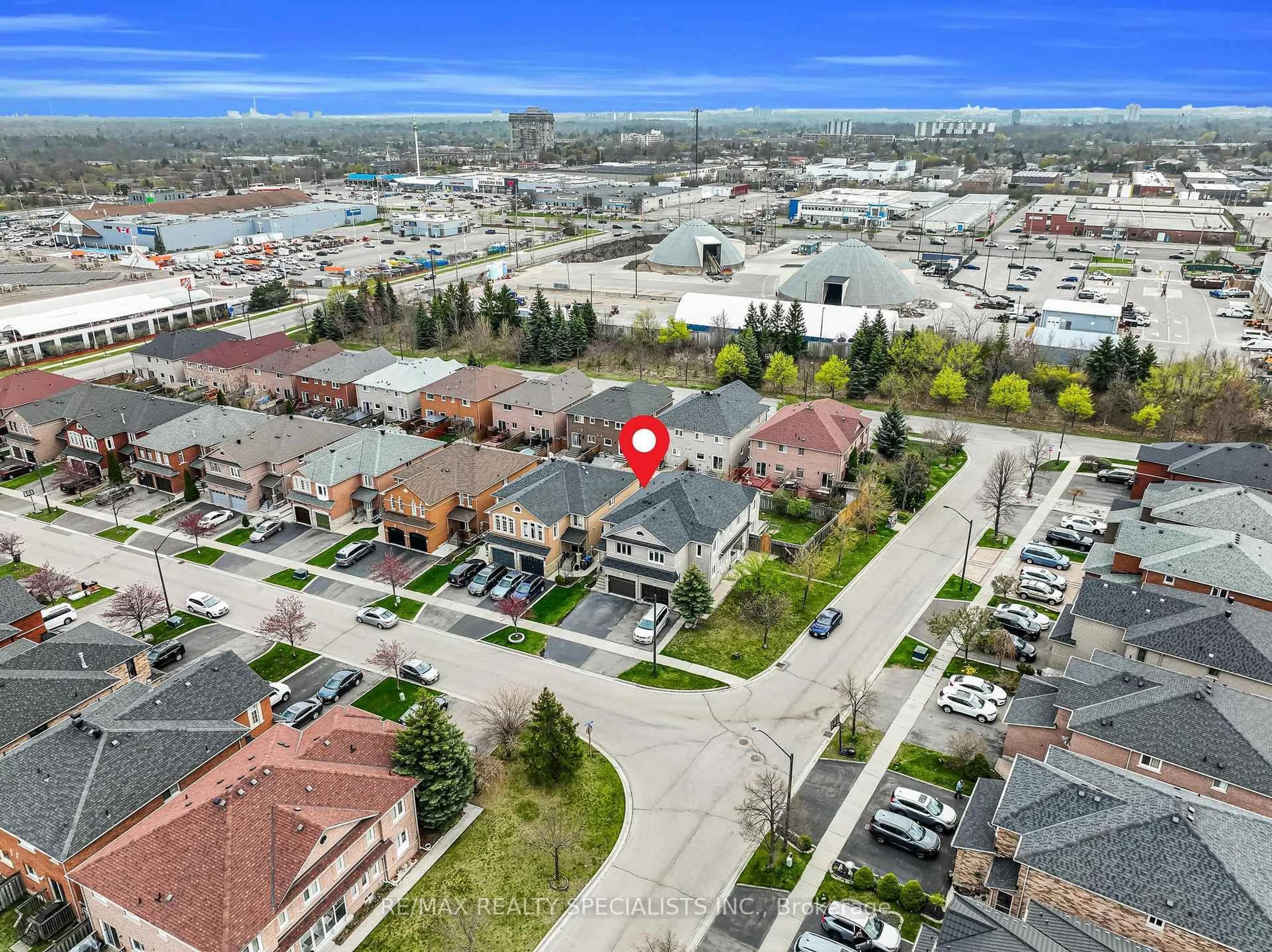A pic from outside/outdoor area/front of a property/back of a property/a pic from drone, street for 3150 Wheatstone Ave, Mississauga Ontario L5B 4J1
