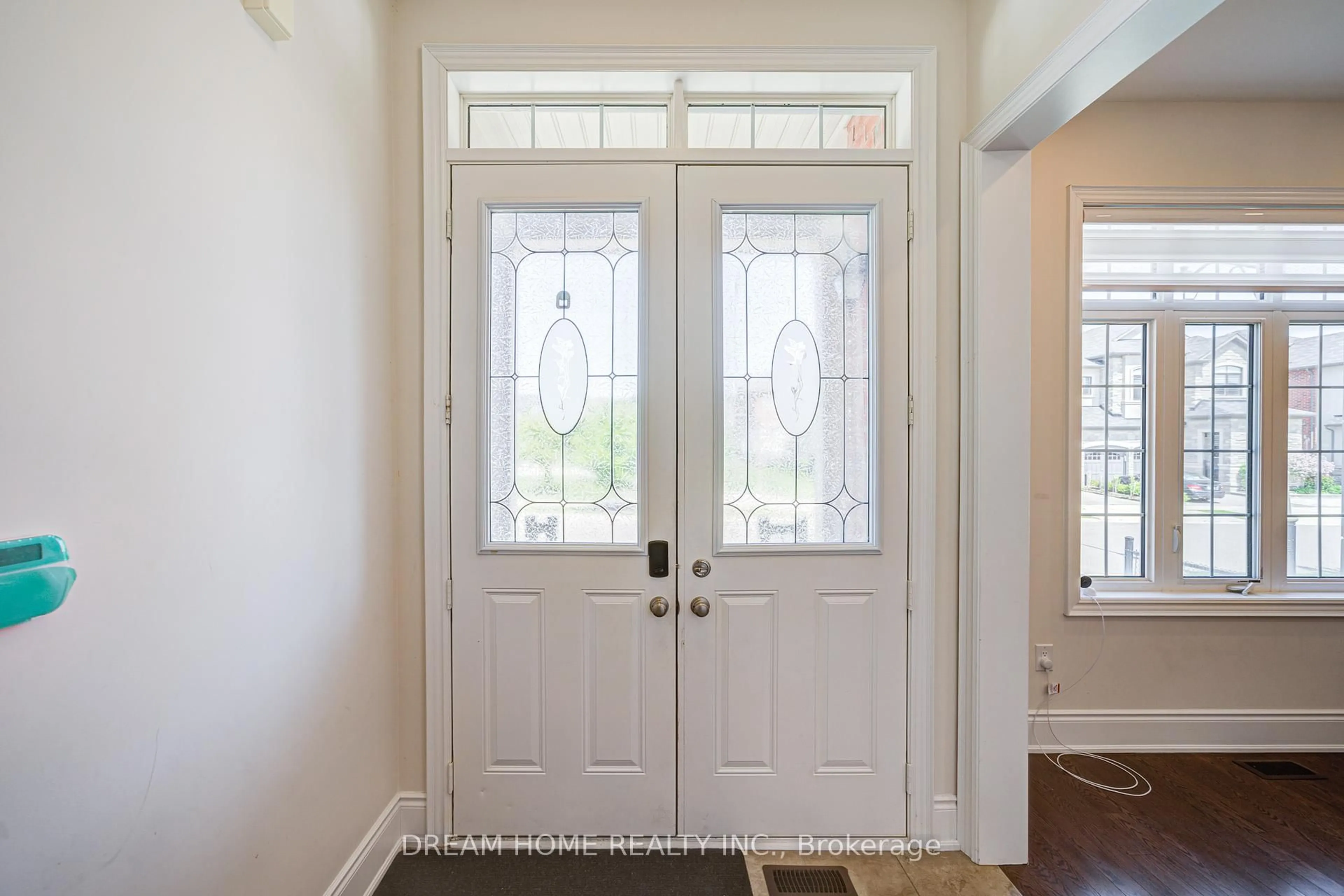 Indoor entryway for 3178 Buttonbush Tr, Oakville Ontario L6H 0T4