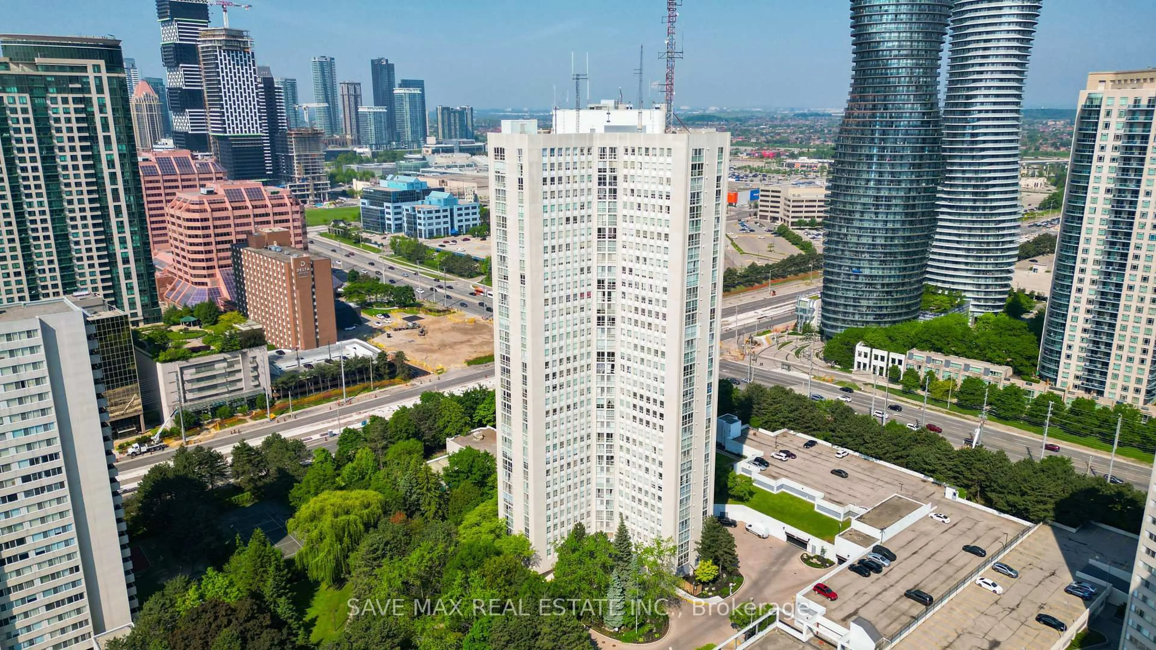 A pic from outside/outdoor area/front of a property/back of a property/a pic from drone, city buildings view from balcony for 3650 Kaneff Cres #Ph02, Mississauga Ontario L5A 4A1