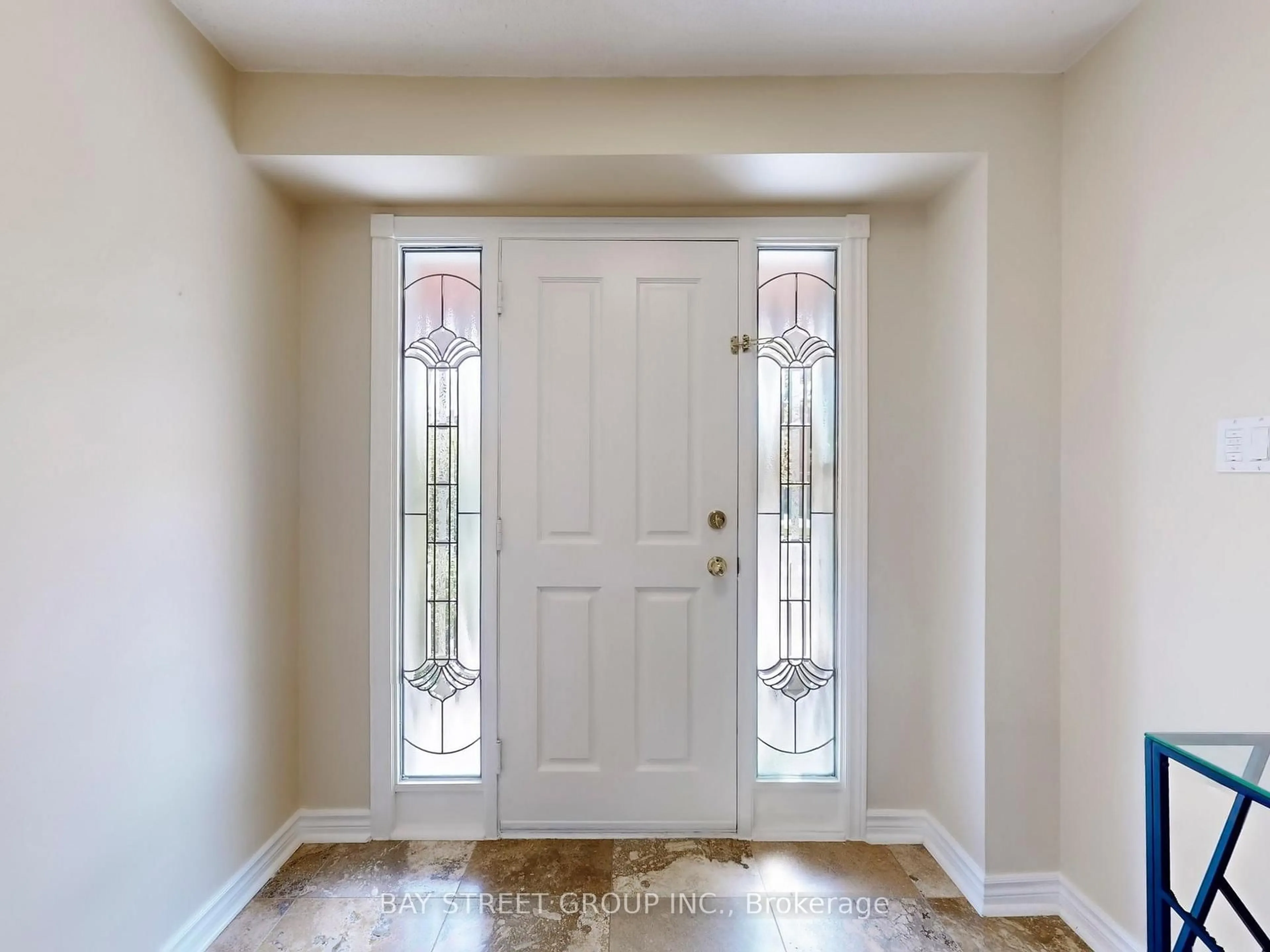 Indoor entryway for 5359 Ruperts Gate Dr, Mississauga Ontario L5M 5C4