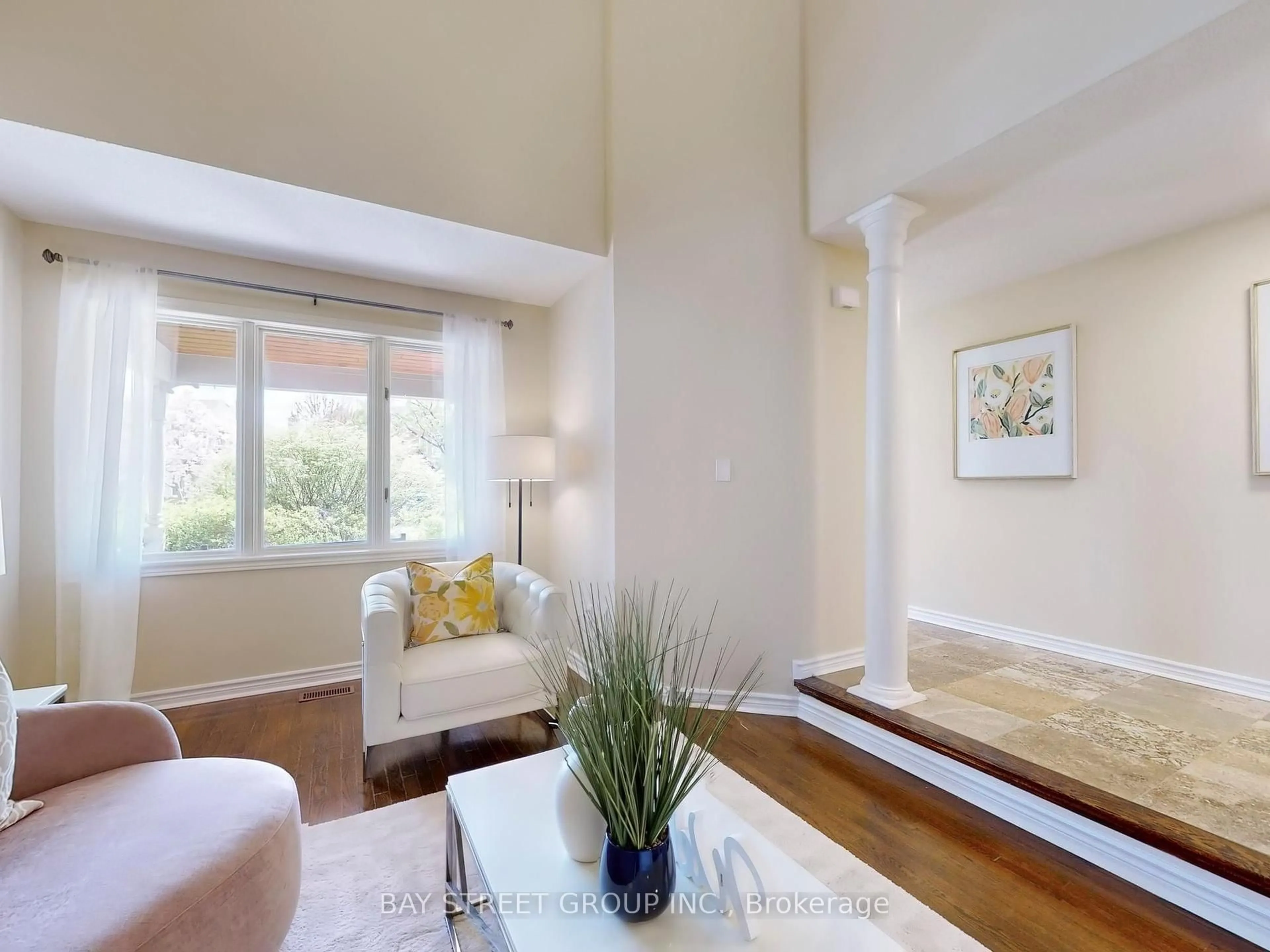Living room with furniture, unknown for 5359 Ruperts Gate Dr, Mississauga Ontario L5M 5C4