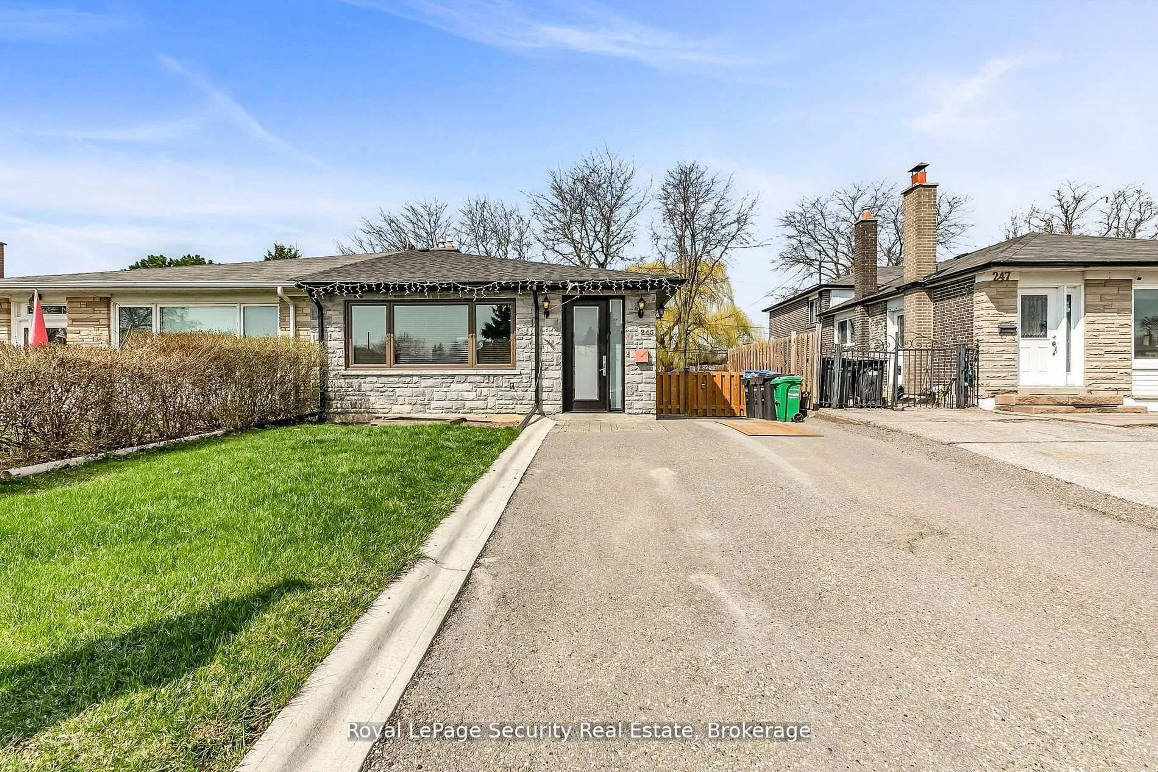 A pic from outside/outdoor area/front of a property/back of a property/a pic from drone, street for 245 Avondale Blvd, Brampton Ontario L6T 1J3