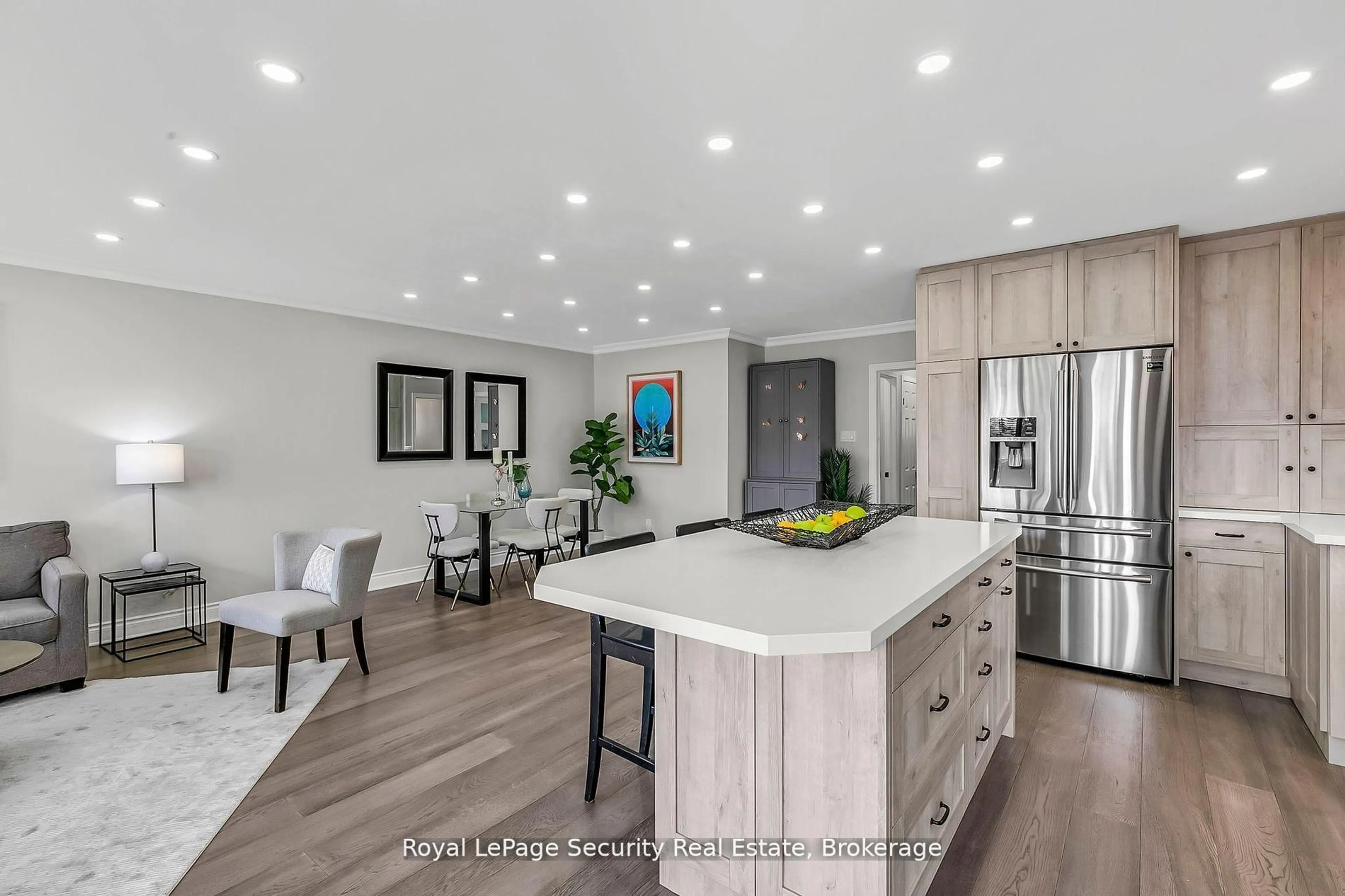 Open concept kitchen, unknown for 245 Avondale Blvd, Brampton Ontario L6T 1J3