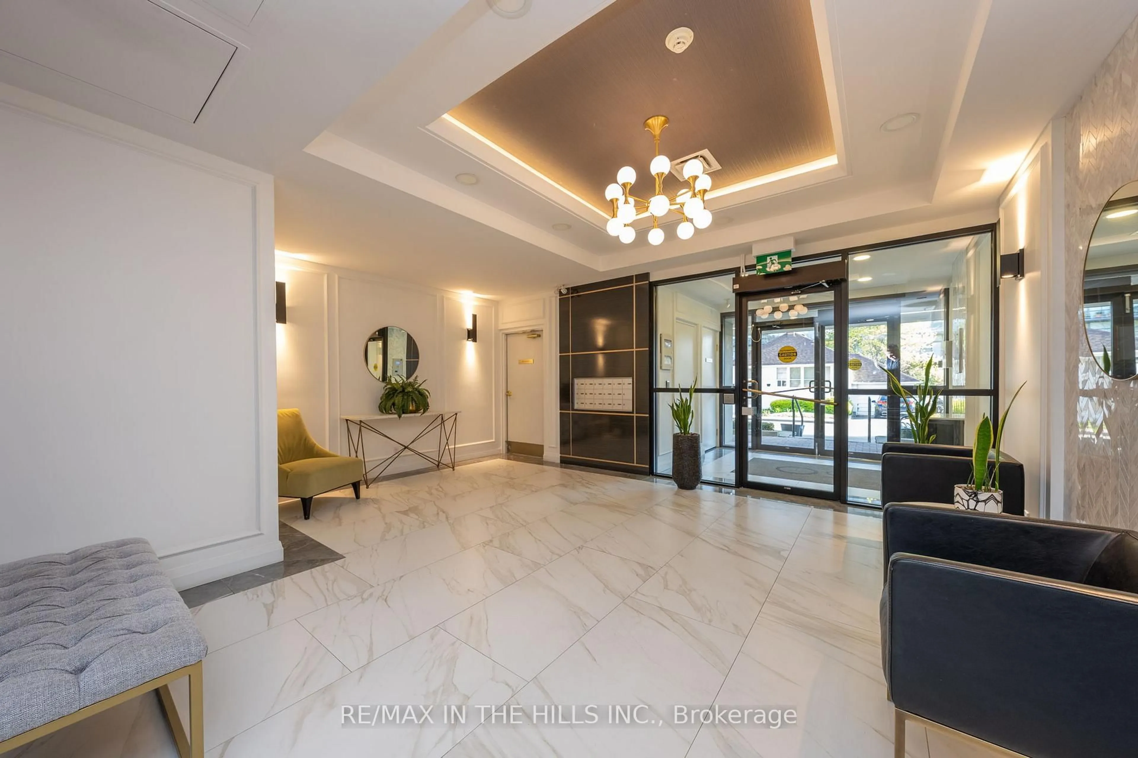 Indoor foyer for 50 Port St #404, Mississauga Ontario L5G 1C1