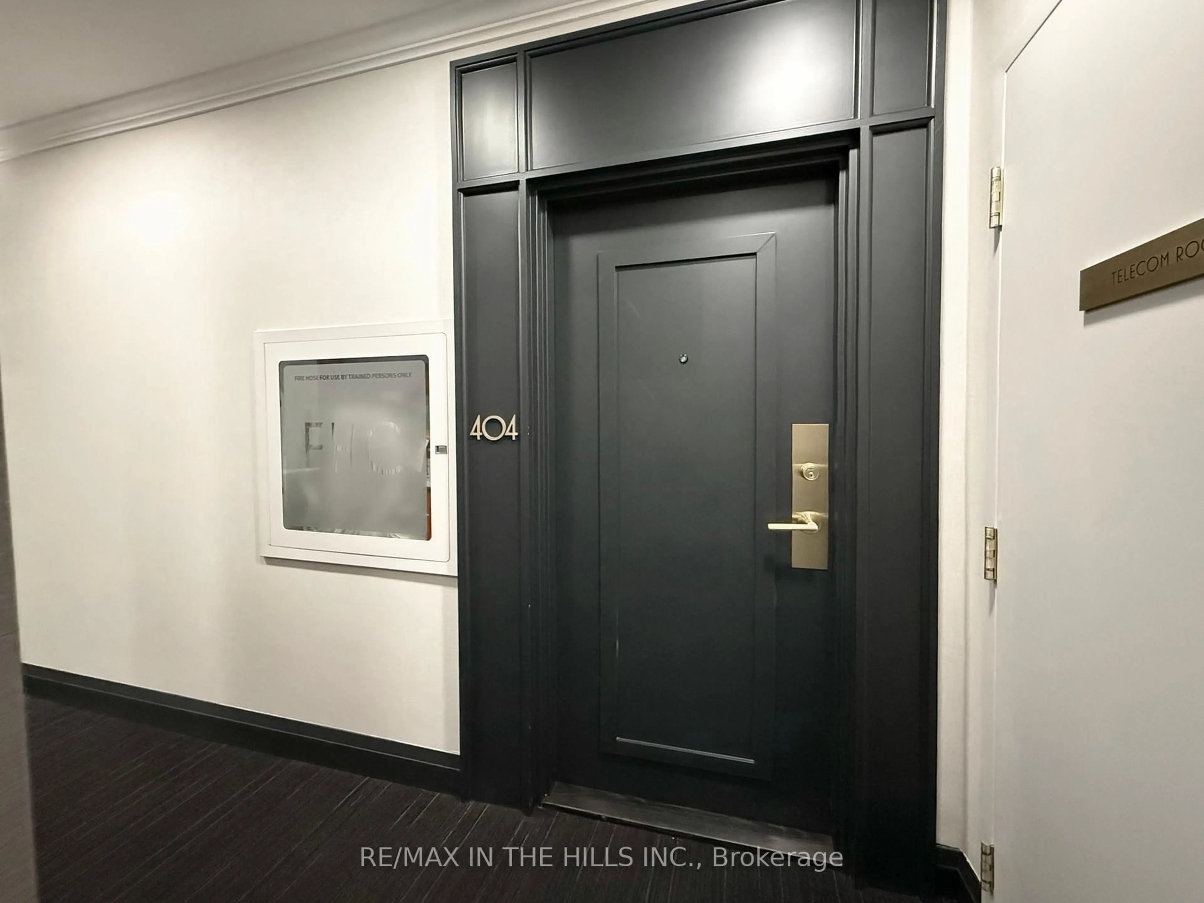 Indoor foyer for 50 Port St #404, Mississauga Ontario L5G 1C1
