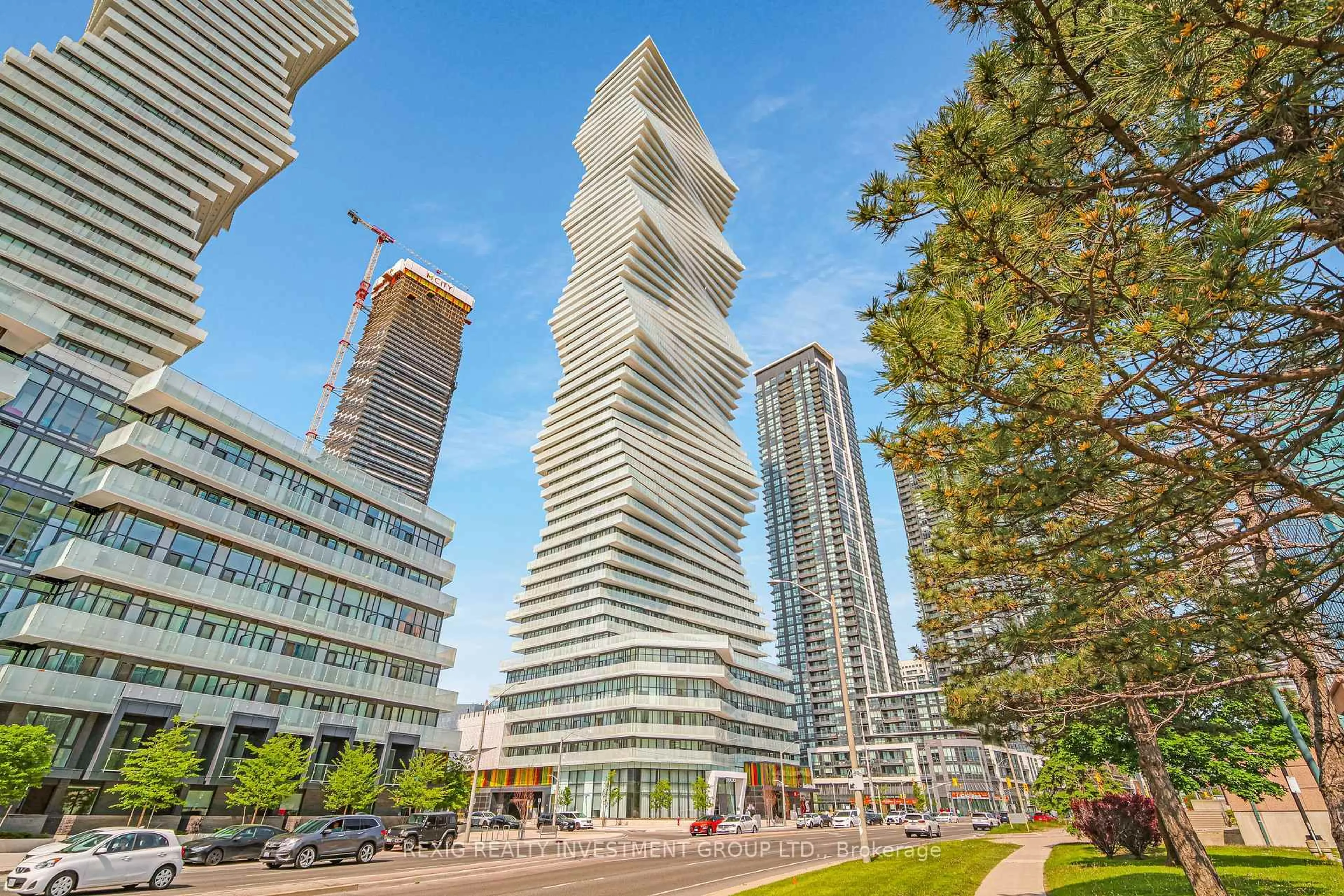 Indoor foyer for 3900 Confederation Pkwy #418, Mississauga Ontario L5B 0K7