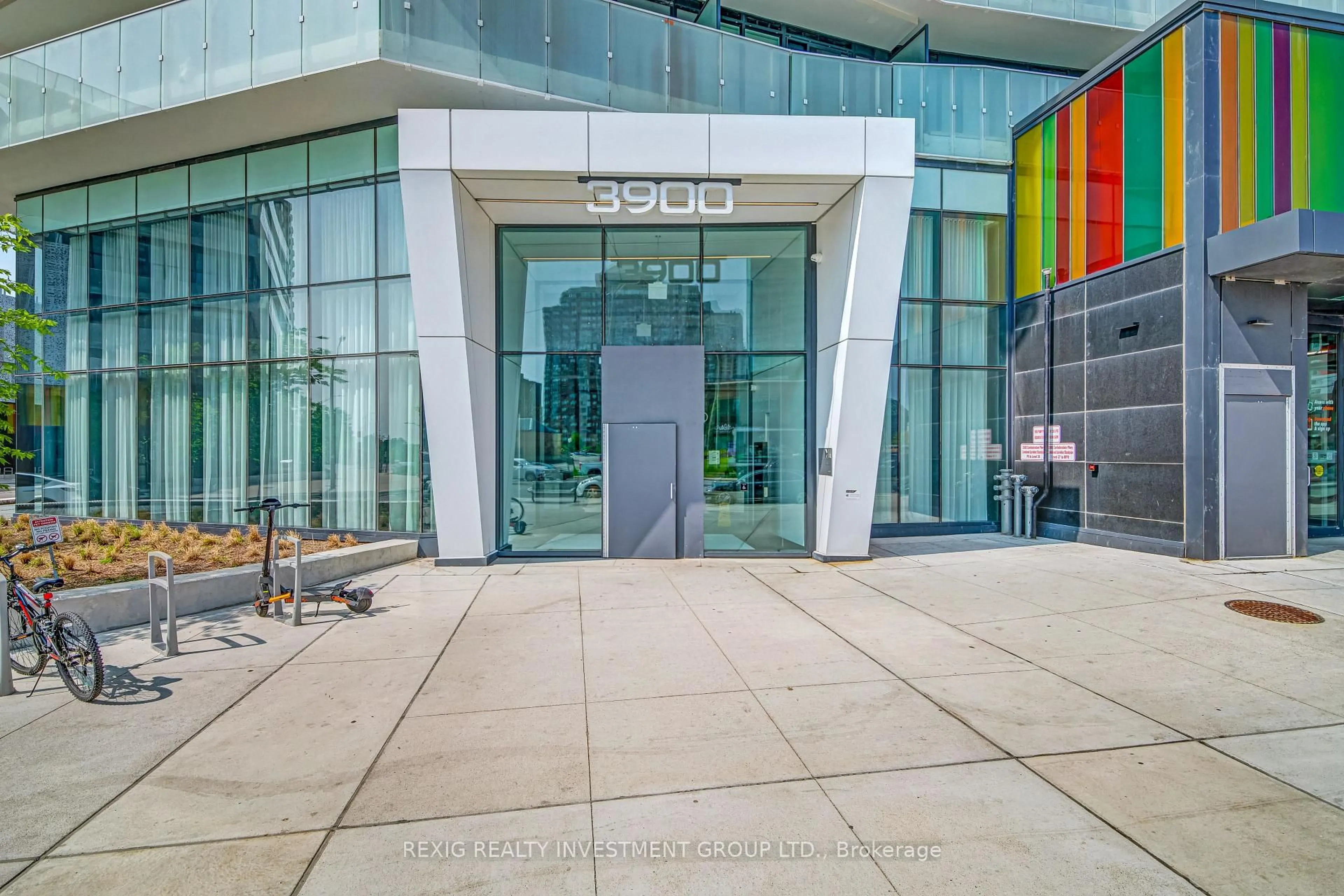 Indoor foyer for 3900 Confederation Pkwy #418, Mississauga Ontario L5B 0K7