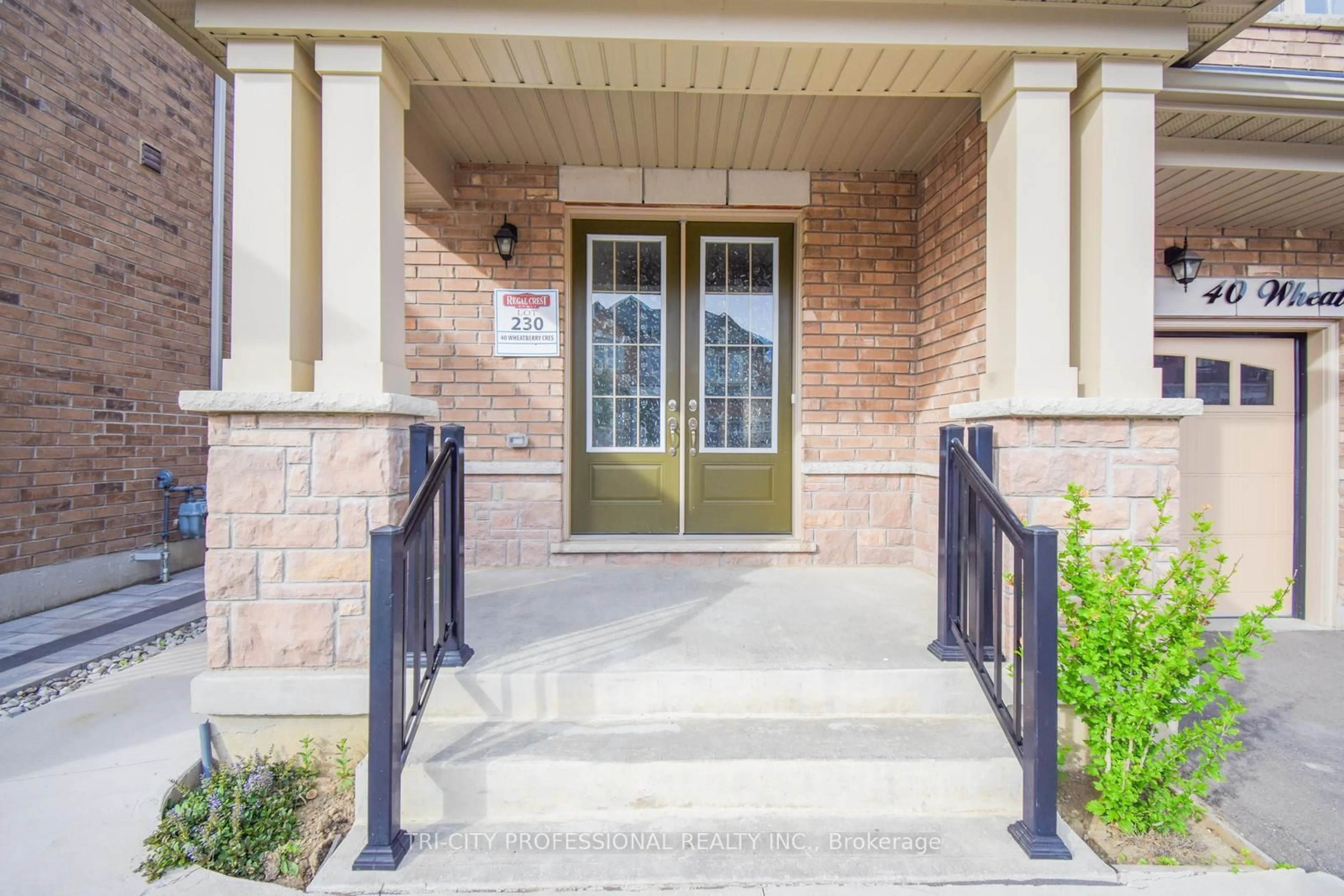 Indoor entryway for 40 Wheatberry Cres, Brampton Ontario L6R 4A1